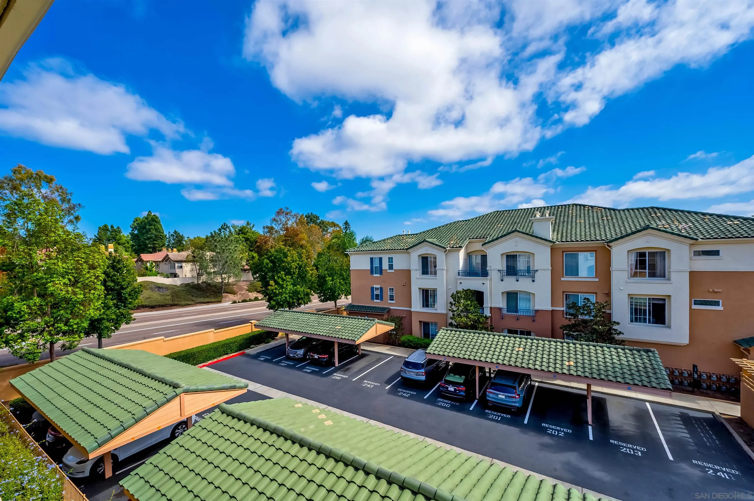 https://cdn.realtyfeed.com/cdn/127/250041059/dcba3e05c0e79d9af846d68f4d827c6a.webp