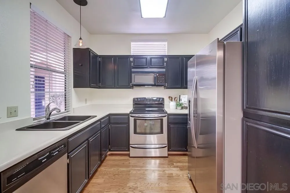 https://cdn.realtyfeed.com/cdn/127/250041061/1c17b59a2d6a66d8884643bb436af728.webp