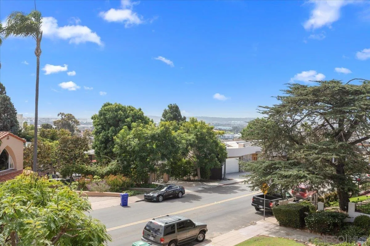 https://cdn.realtyfeed.com/cdn/127/250041062/4a76e4cca6897df40e6c96dd8f60080d.webp