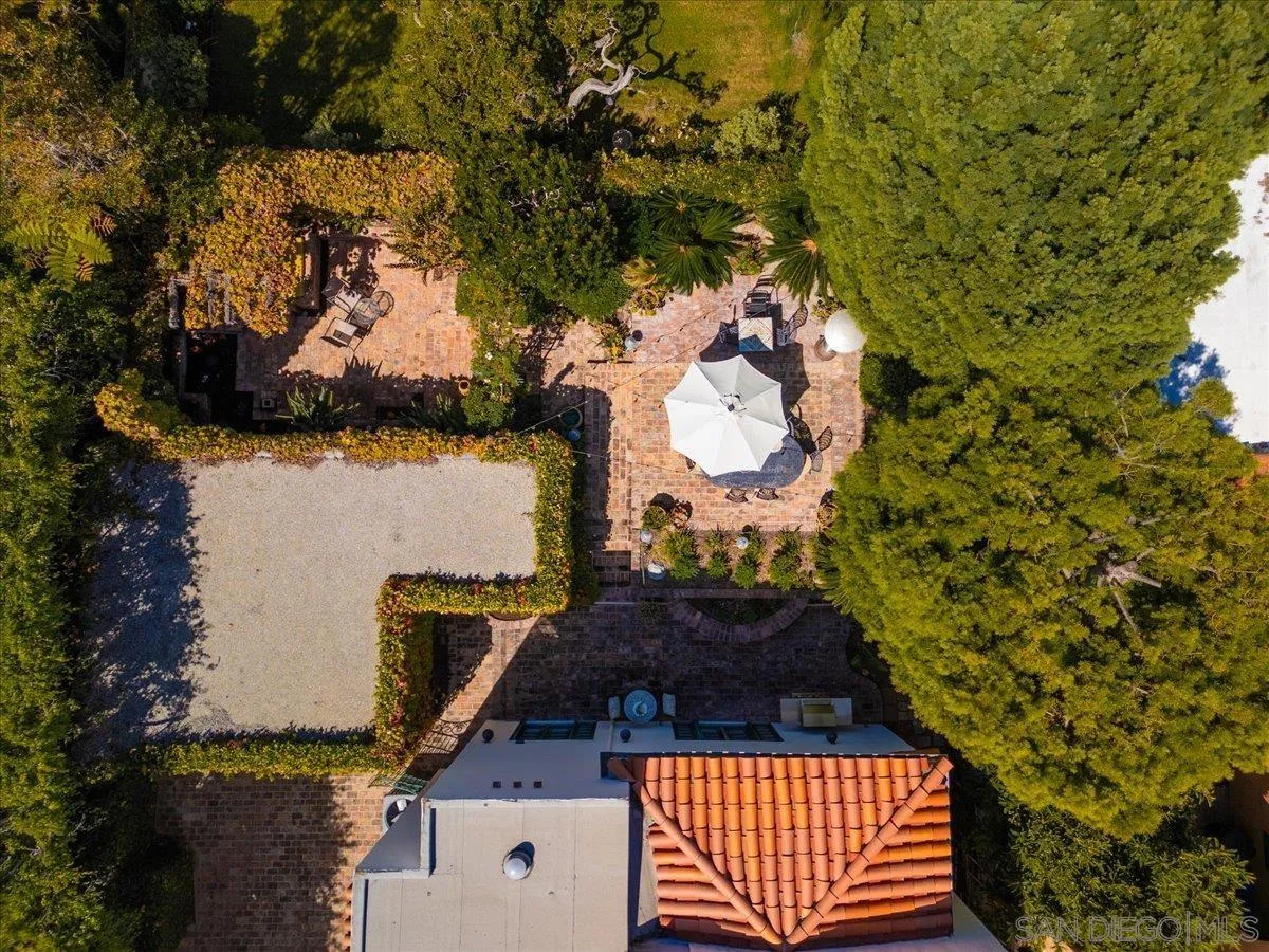 https://cdn.realtyfeed.com/cdn/127/250041062/6cc58aab814ce9c8ae0b538931d7743e.webp