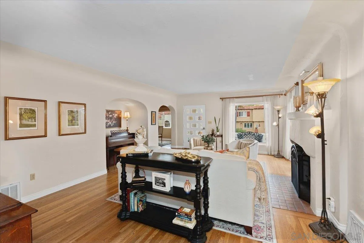 https://cdn.realtyfeed.com/cdn/127/250041062/878c5f0870d2b0abcd0481b6b8628ac0.webp