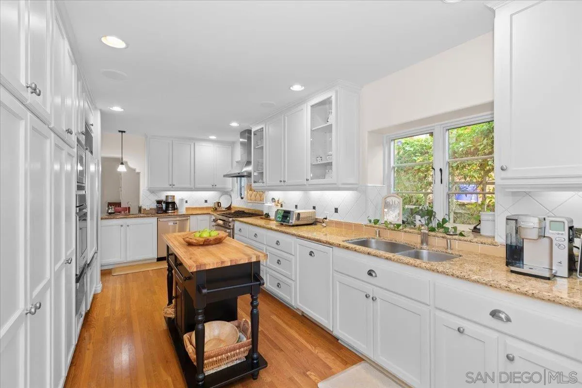 https://cdn.realtyfeed.com/cdn/127/250041062/cd7191e3a2753f5d043531491e40d69d.webp