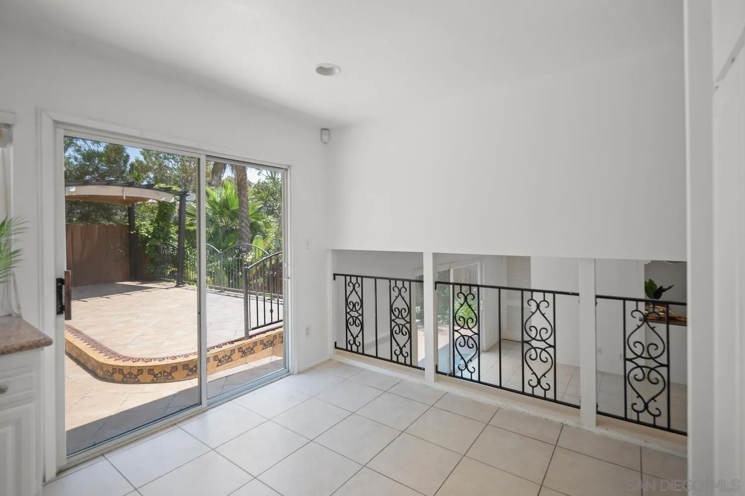 https://cdn.realtyfeed.com/cdn/127/250041063/09d27245f15f15ca65ecad95b6d984e3.webp