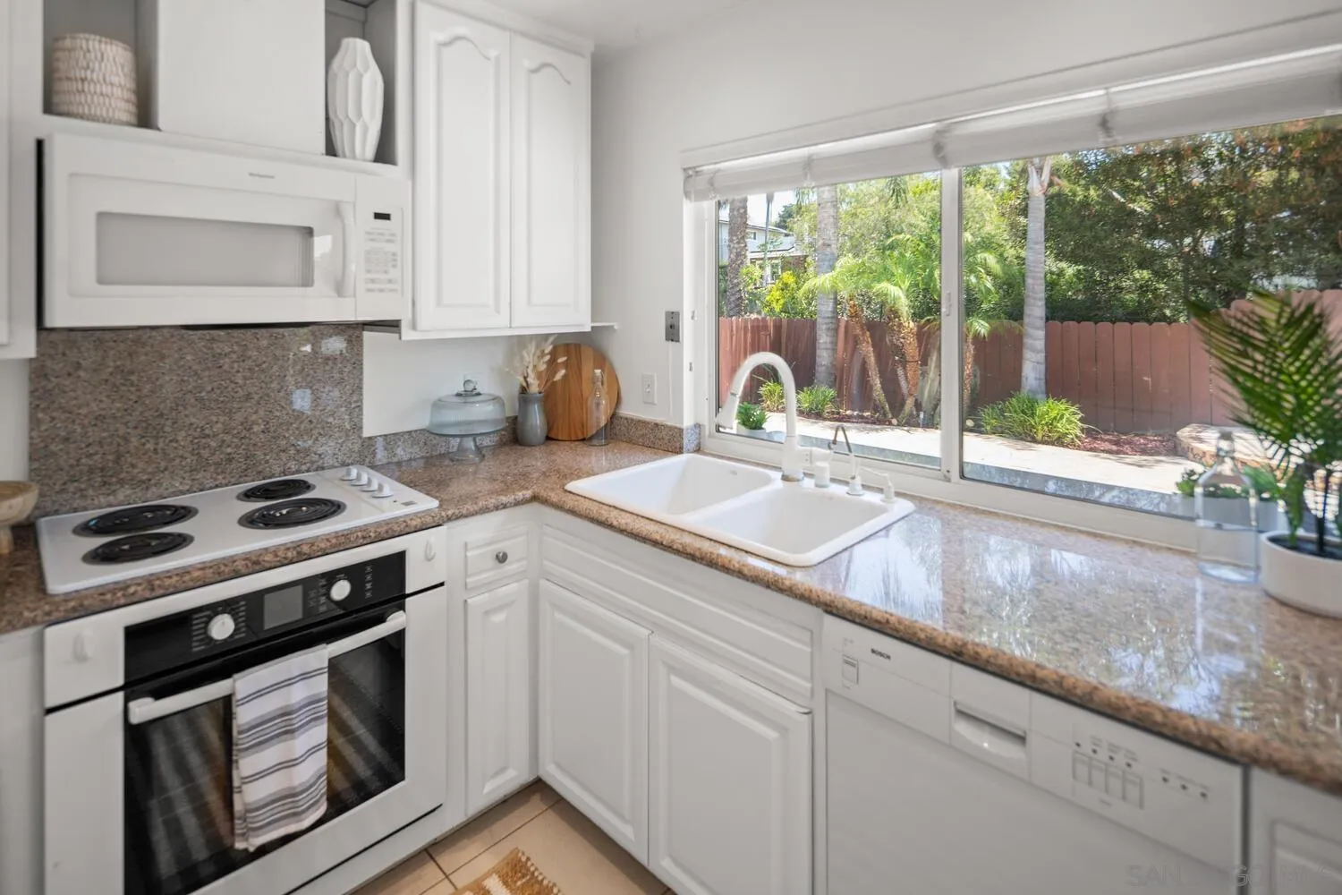 https://cdn.realtyfeed.com/cdn/127/250041063/3db6426c5fb0152781d0cfe2d3a7eedd.webp