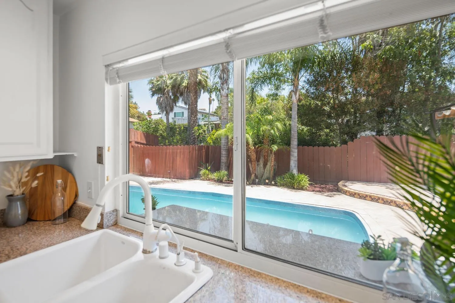 https://cdn.realtyfeed.com/cdn/127/250041063/d139f58c283dcf4627afc14a6dfd8b9e.webp