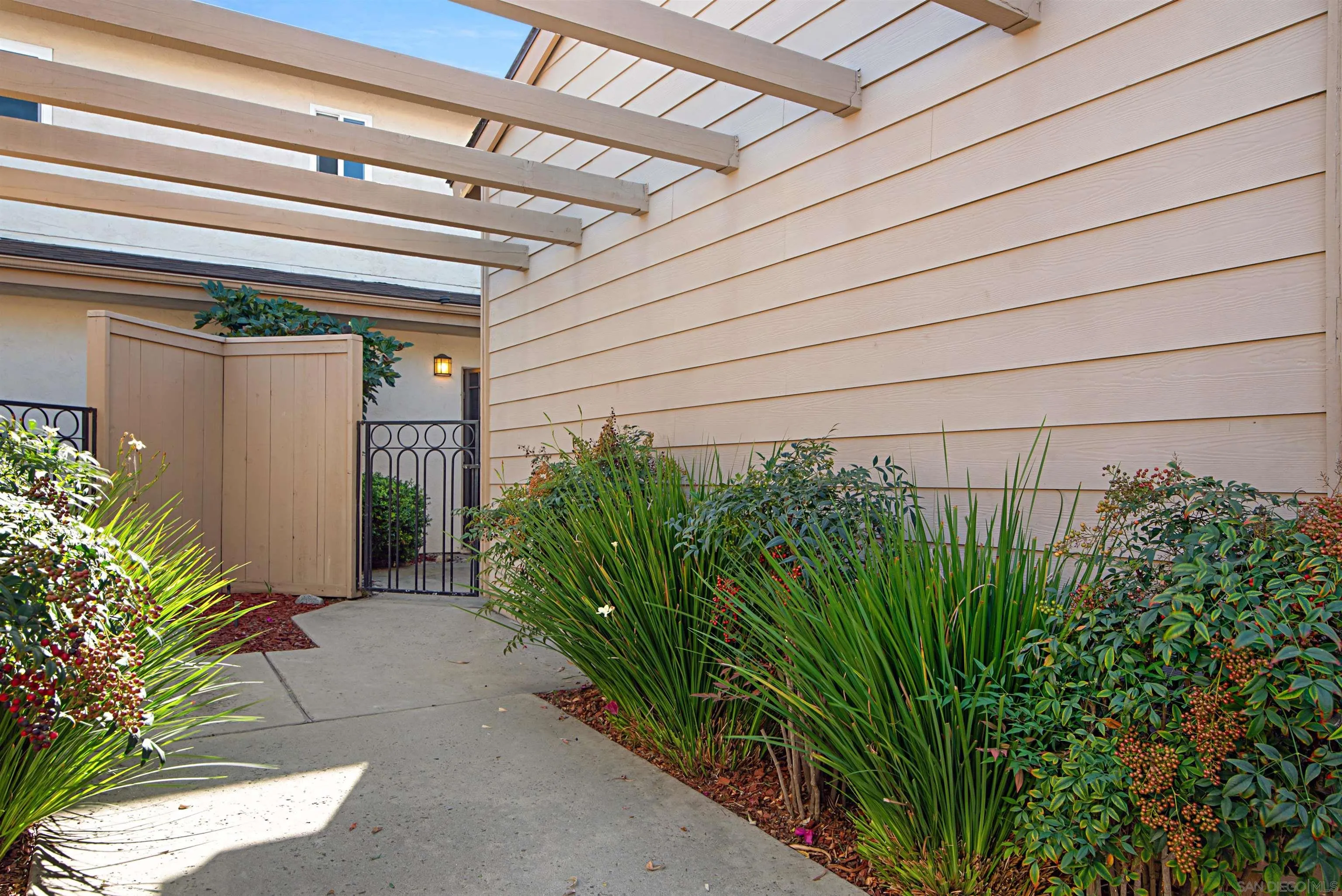 https://cdn.realtyfeed.com/cdn/127/250041064/a9e64bf68a14b925b8e65d3d24a5b69b.webp