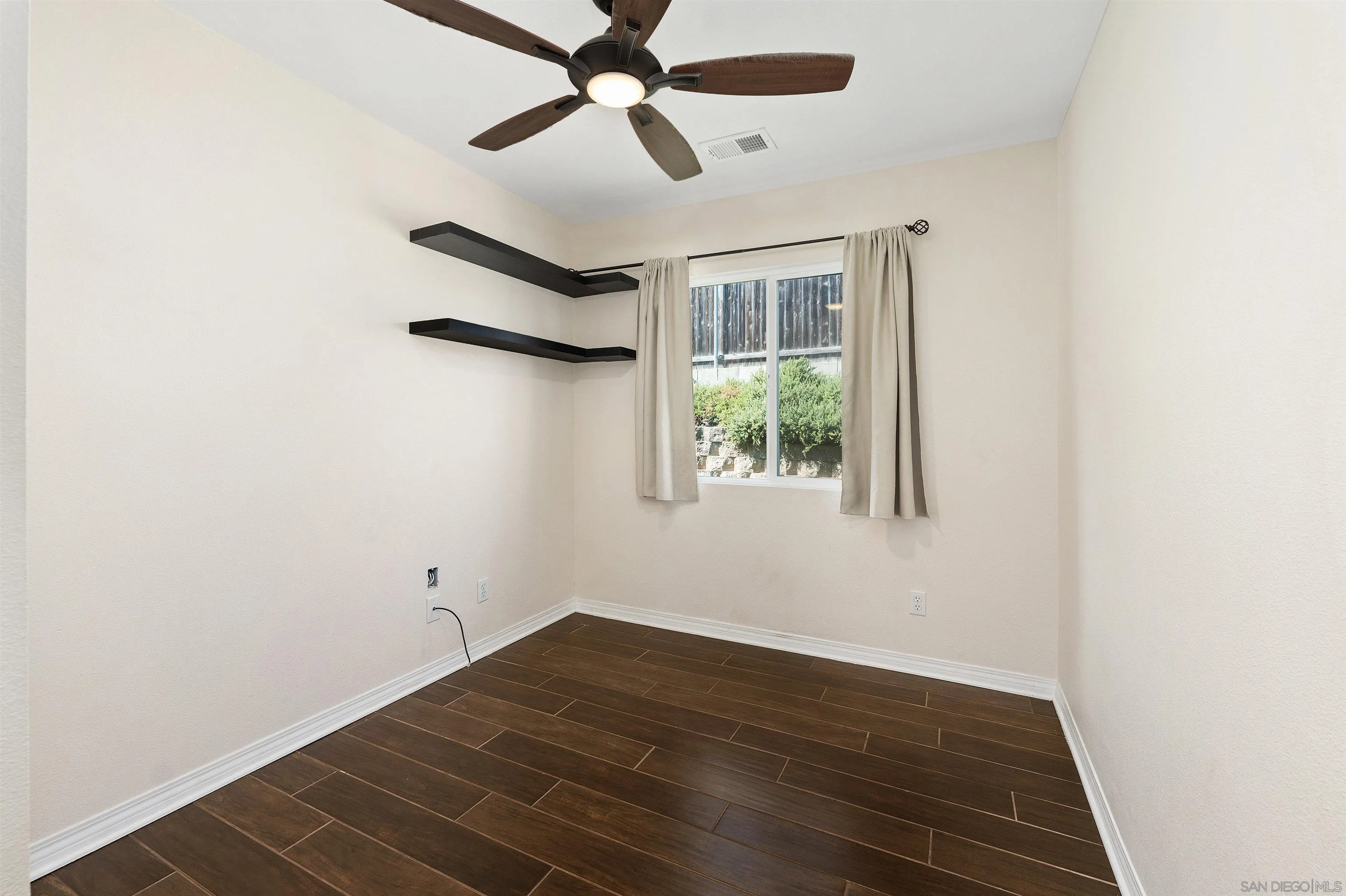 https://cdn.realtyfeed.com/cdn/127/250041066/38b9bb6b7fda49495f67a2e8150b786d.webp