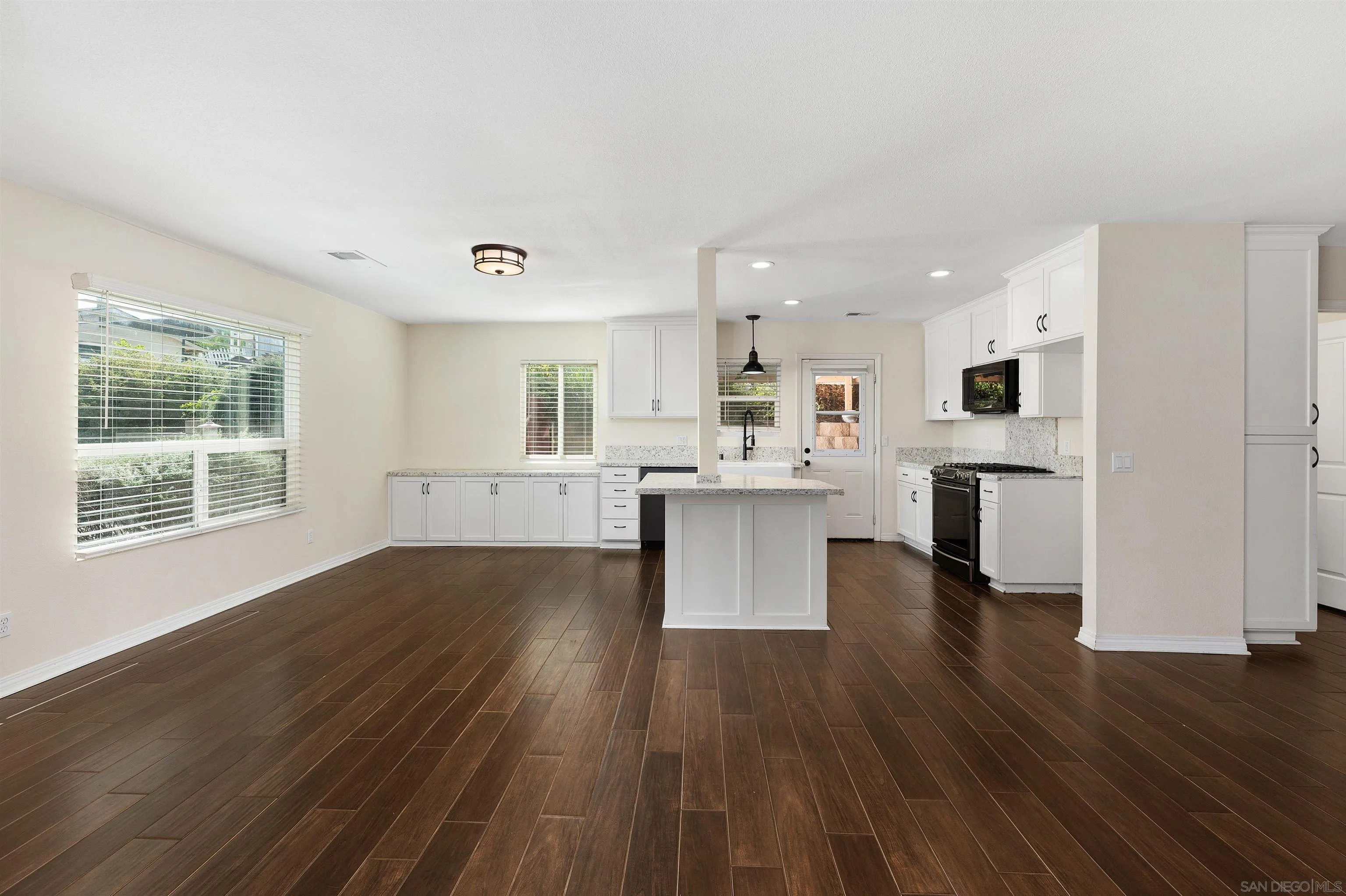 https://cdn.realtyfeed.com/cdn/127/250041066/d3964af0db8ac6fa1c595a8291e4f69d.webp
