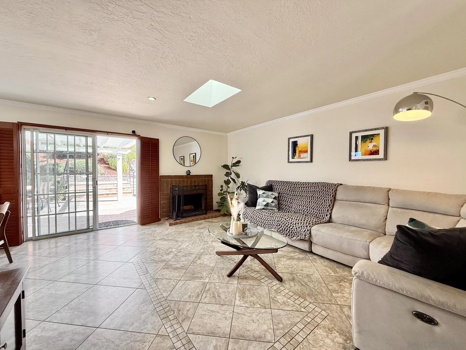https://cdn.realtyfeed.com/cdn/127/250041070/0794c7aef3921068ce8f04a33280de8d.webp