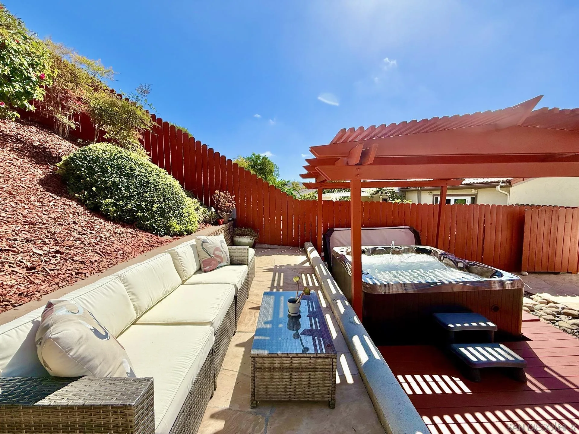 https://cdn.realtyfeed.com/cdn/127/250041070/0a0657b0d2c09f2dbe85f9d9cf8b2db3.webp