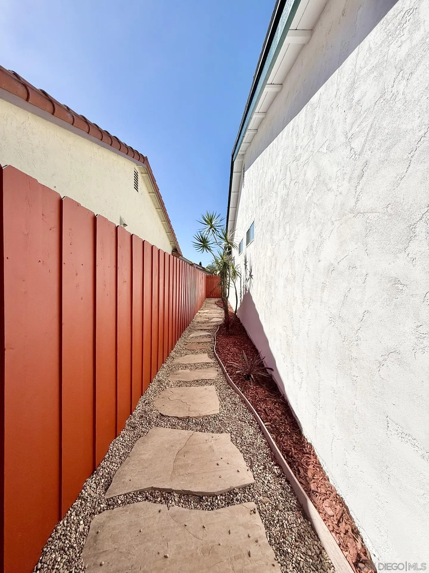 https://cdn.realtyfeed.com/cdn/127/250041070/2acd20f647eff369ef2cfef64cfc2a75.webp