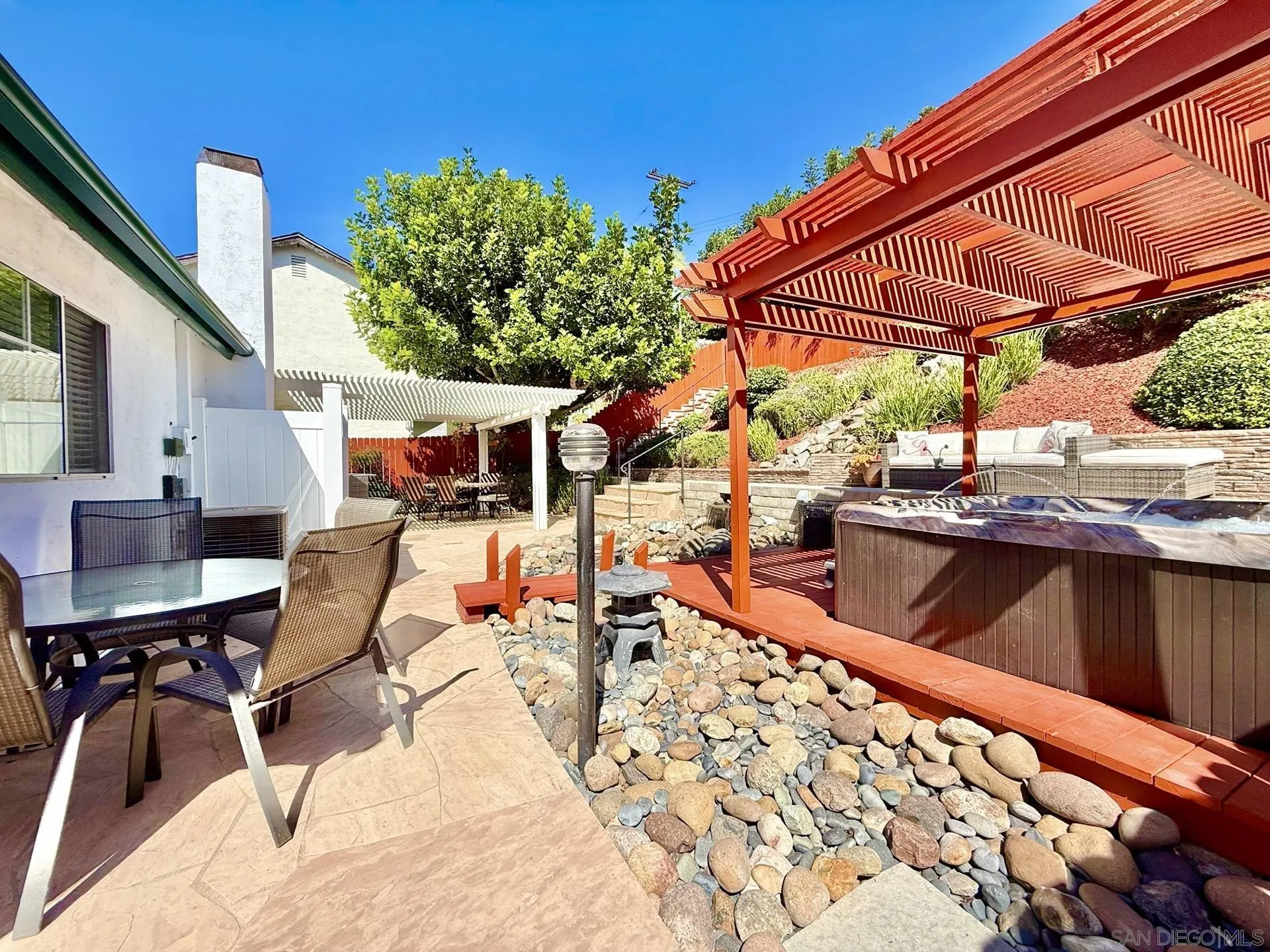 https://cdn.realtyfeed.com/cdn/127/250041070/77b900e2d751519dcc10f8c632211541.webp