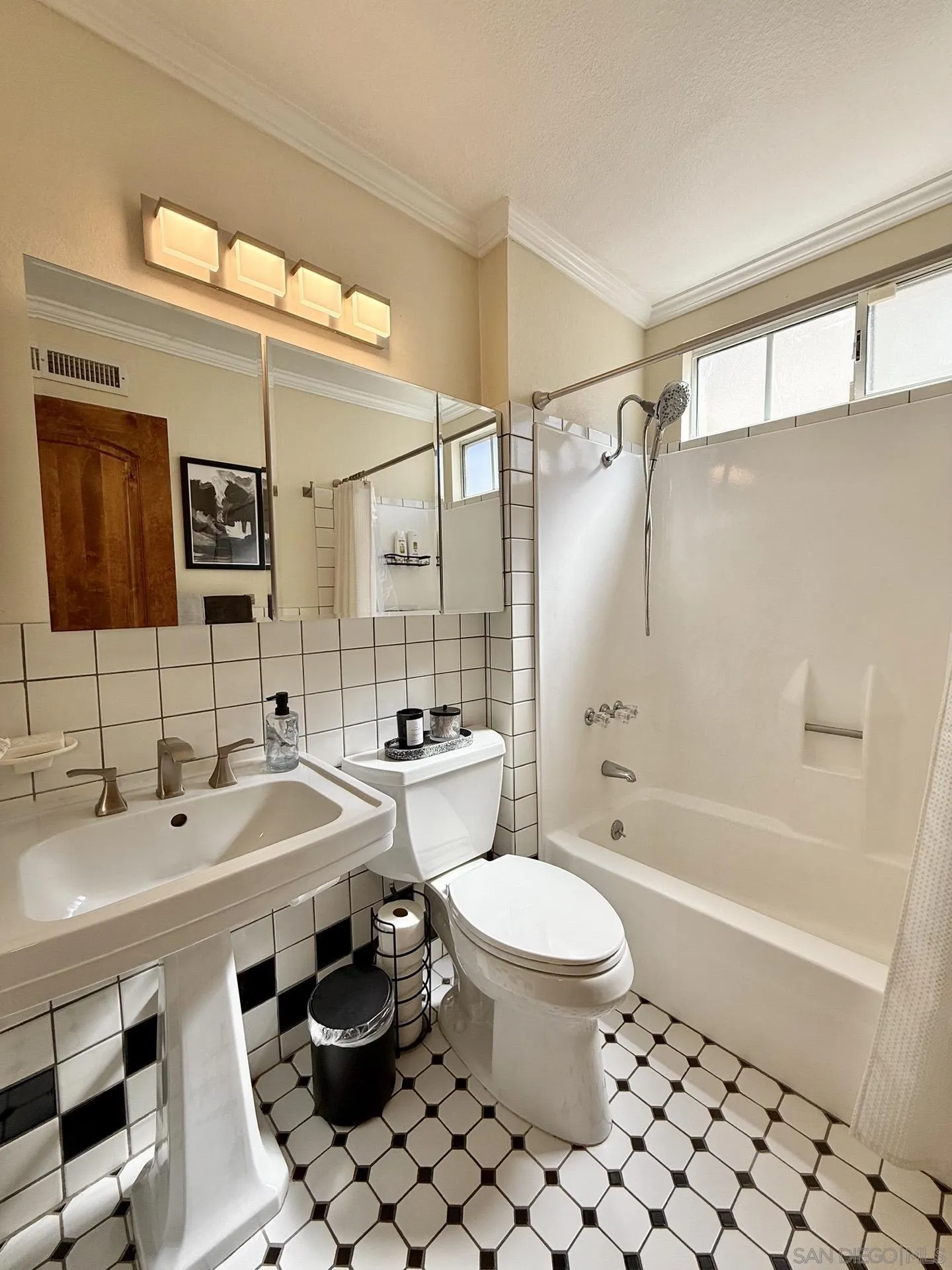 https://cdn.realtyfeed.com/cdn/127/250041070/dc14f4cce3848be22f6dfce00ab31a2f.webp