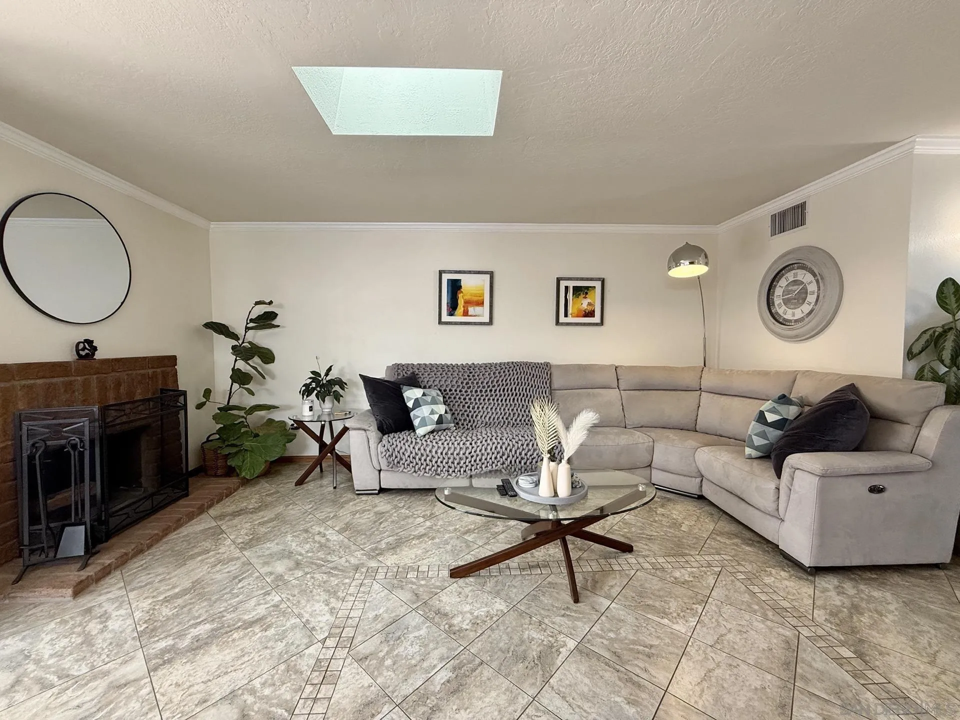 https://cdn.realtyfeed.com/cdn/127/250041070/e93340a65a36925a7fc06a21dea00f18.webp