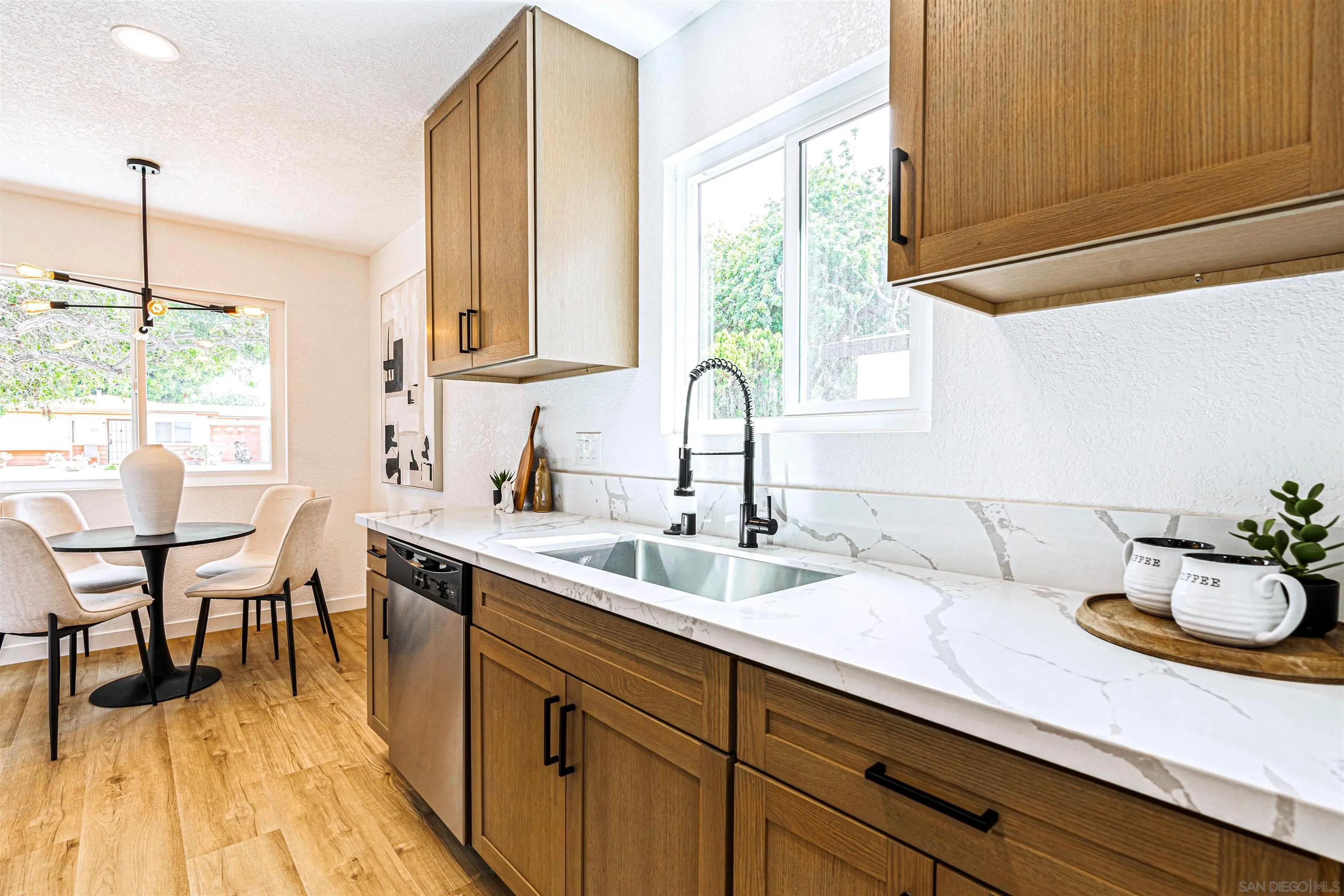 https://cdn.realtyfeed.com/cdn/127/250041080/a5c57f506be0a3f2c52a054aeff398e7.webp