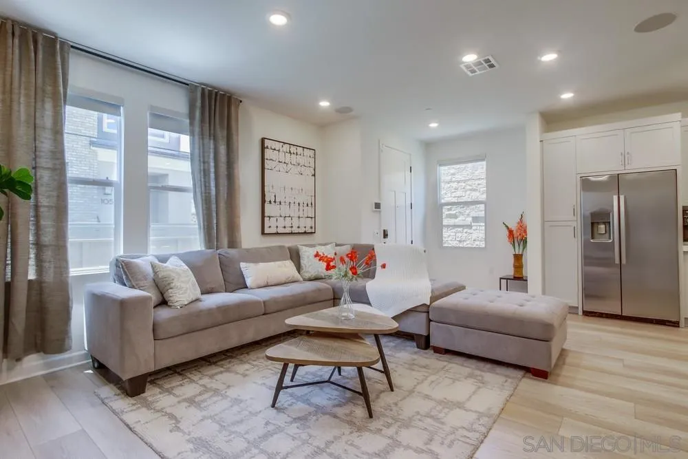 https://cdn.realtyfeed.com/cdn/127/250041086/baadc91fd6694eeb1c27cda3afa5c9e5.webp