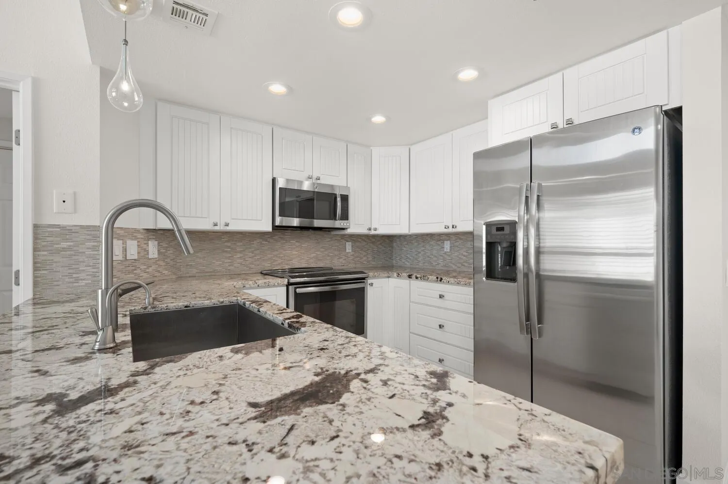 https://cdn.realtyfeed.com/cdn/127/250041088/31aae11d2bb6c6fdf3ebd43b995094eb.webp