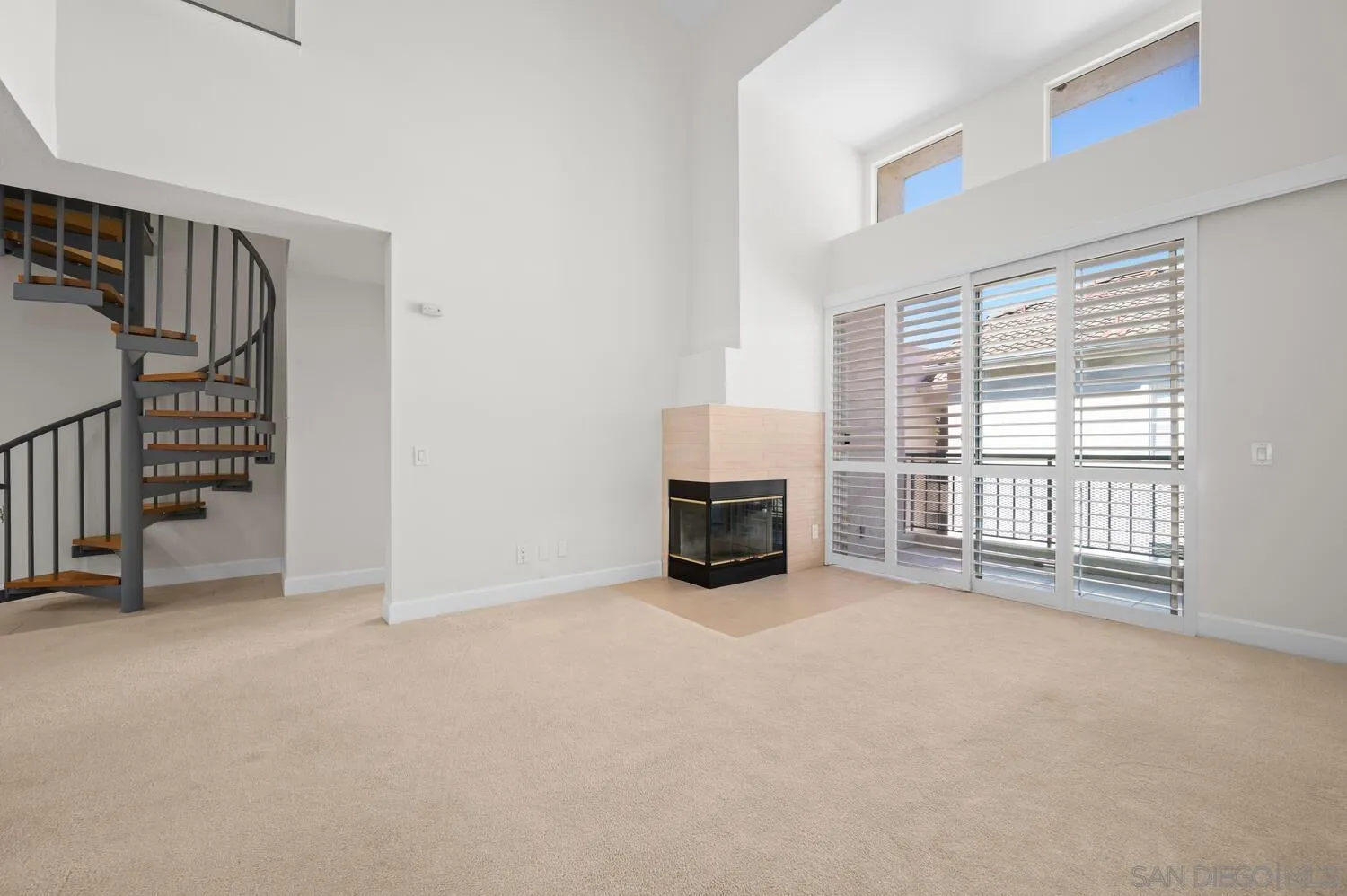 https://cdn.realtyfeed.com/cdn/127/250041088/c7aa375e7b381bb27c5a4bf81c253bb1.webp