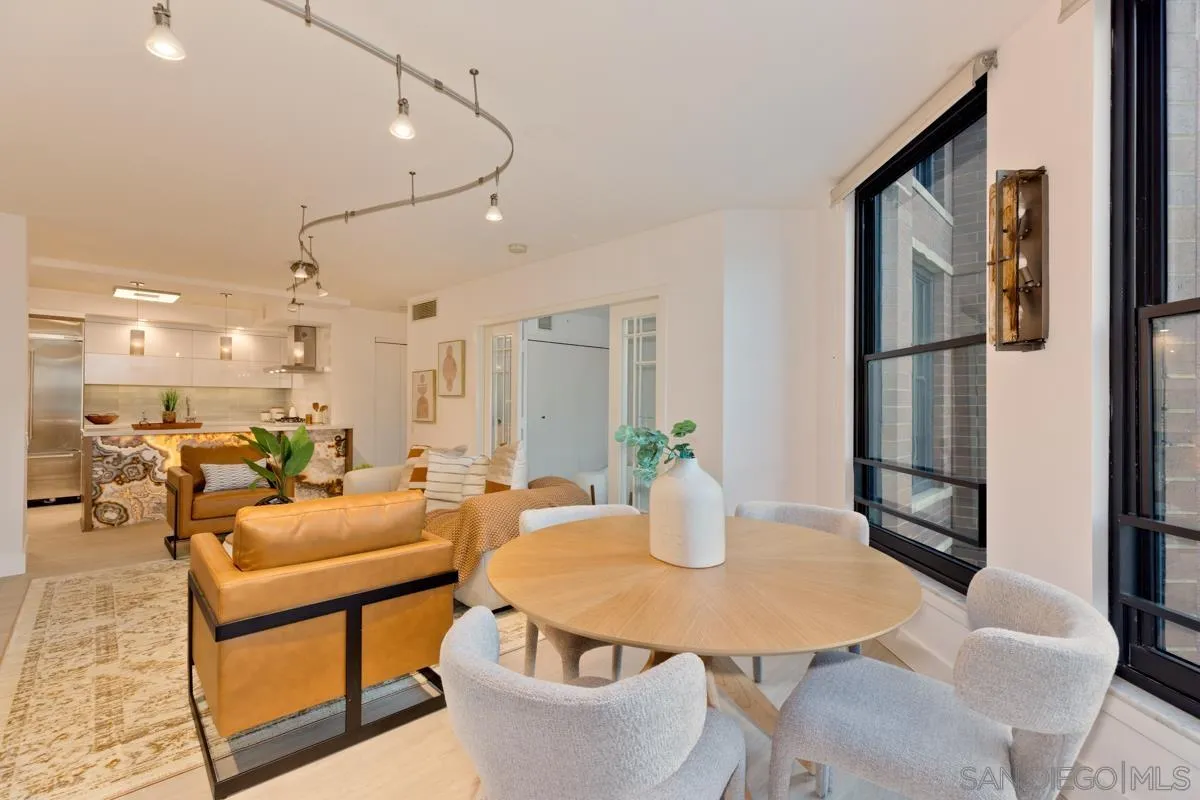 https://cdn.realtyfeed.com/cdn/127/250041089/356bf05d68dee596055681c941149aab.webp