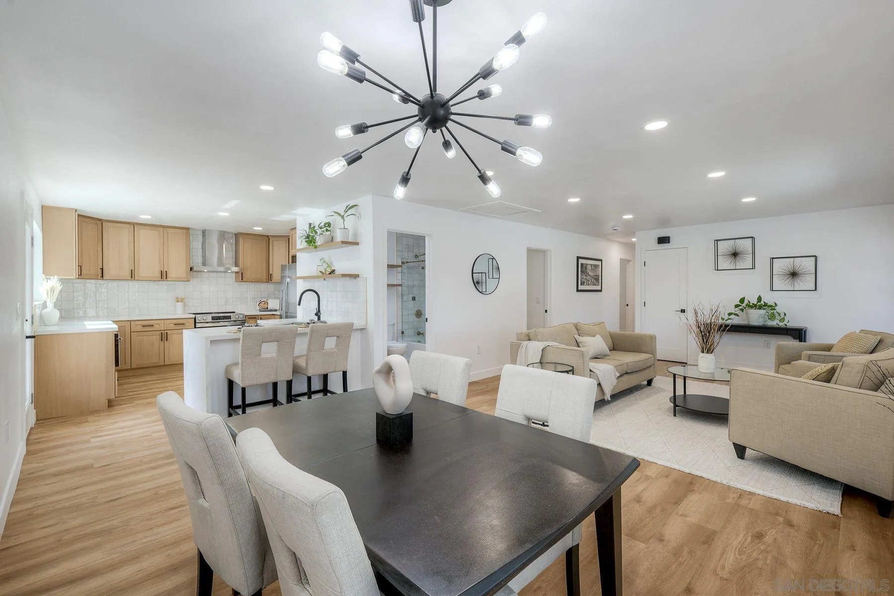 https://cdn.realtyfeed.com/cdn/127/250041090/5fca789b7fb31c1de18dcbc0aee960c8.webp
