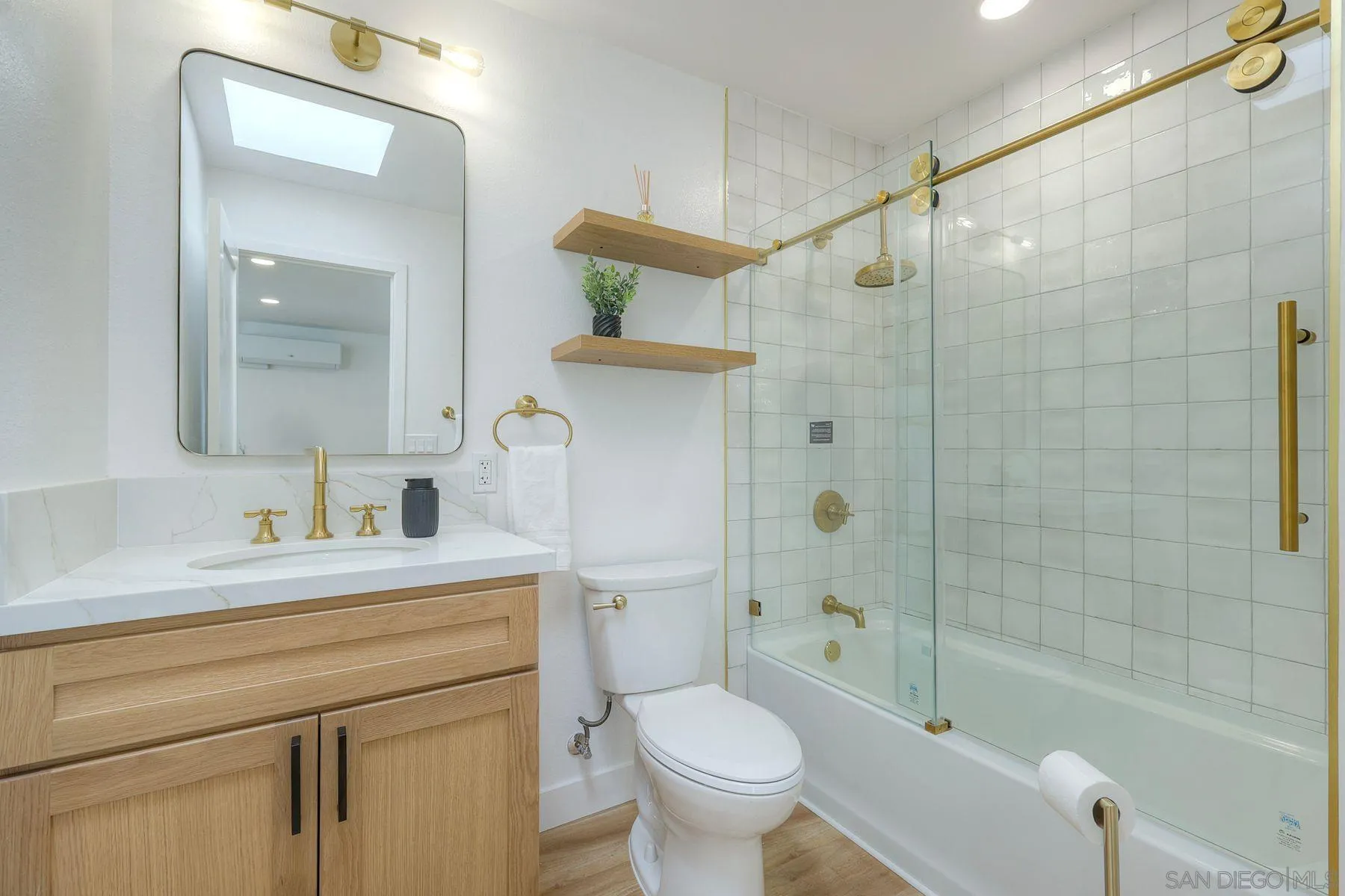 https://cdn.realtyfeed.com/cdn/127/250041090/9f8d163216b21ee4f991d445629fa8c3.webp
