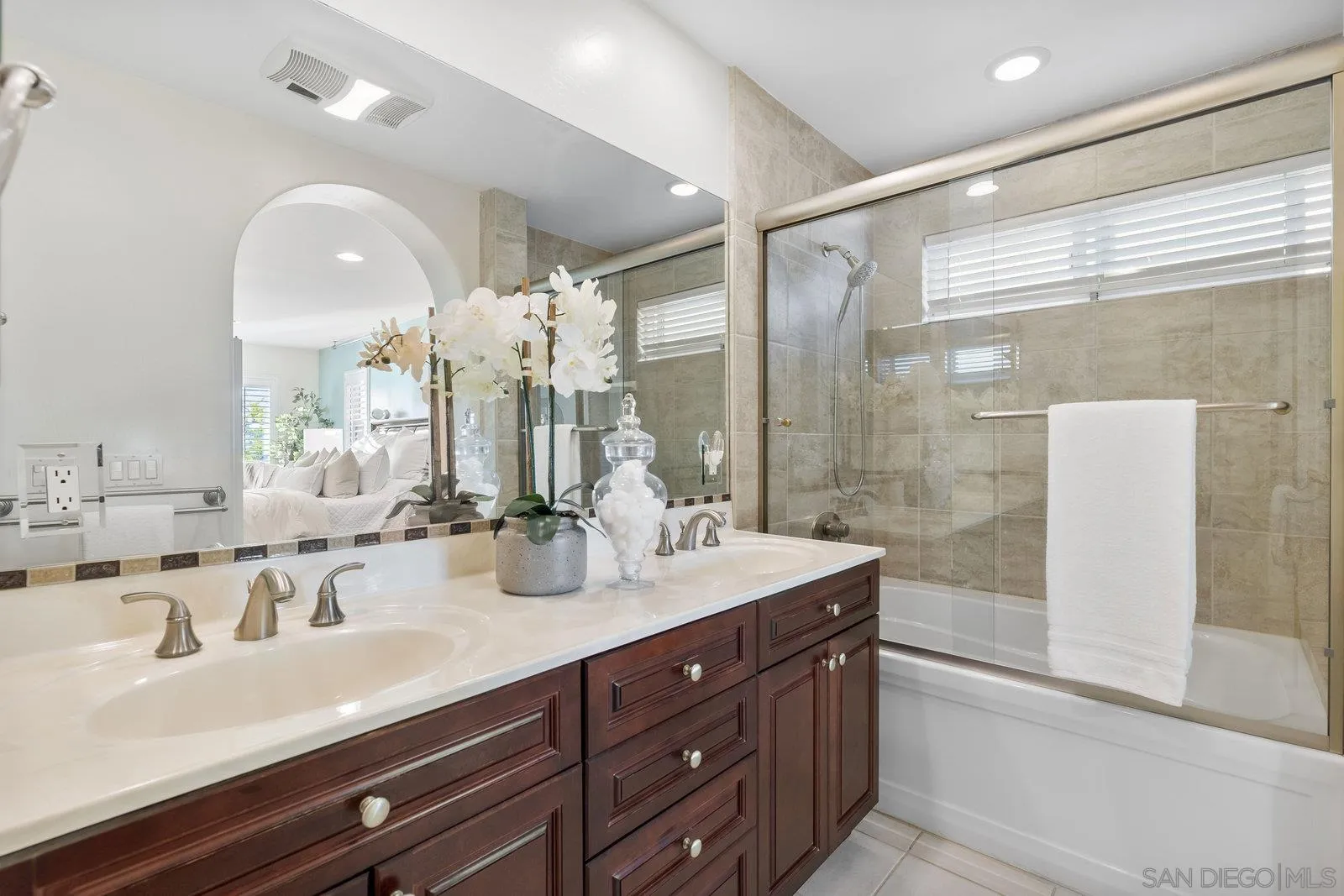 https://cdn.realtyfeed.com/cdn/127/250041091/2102cc21fca6d292b51516b470a75f0e.webp