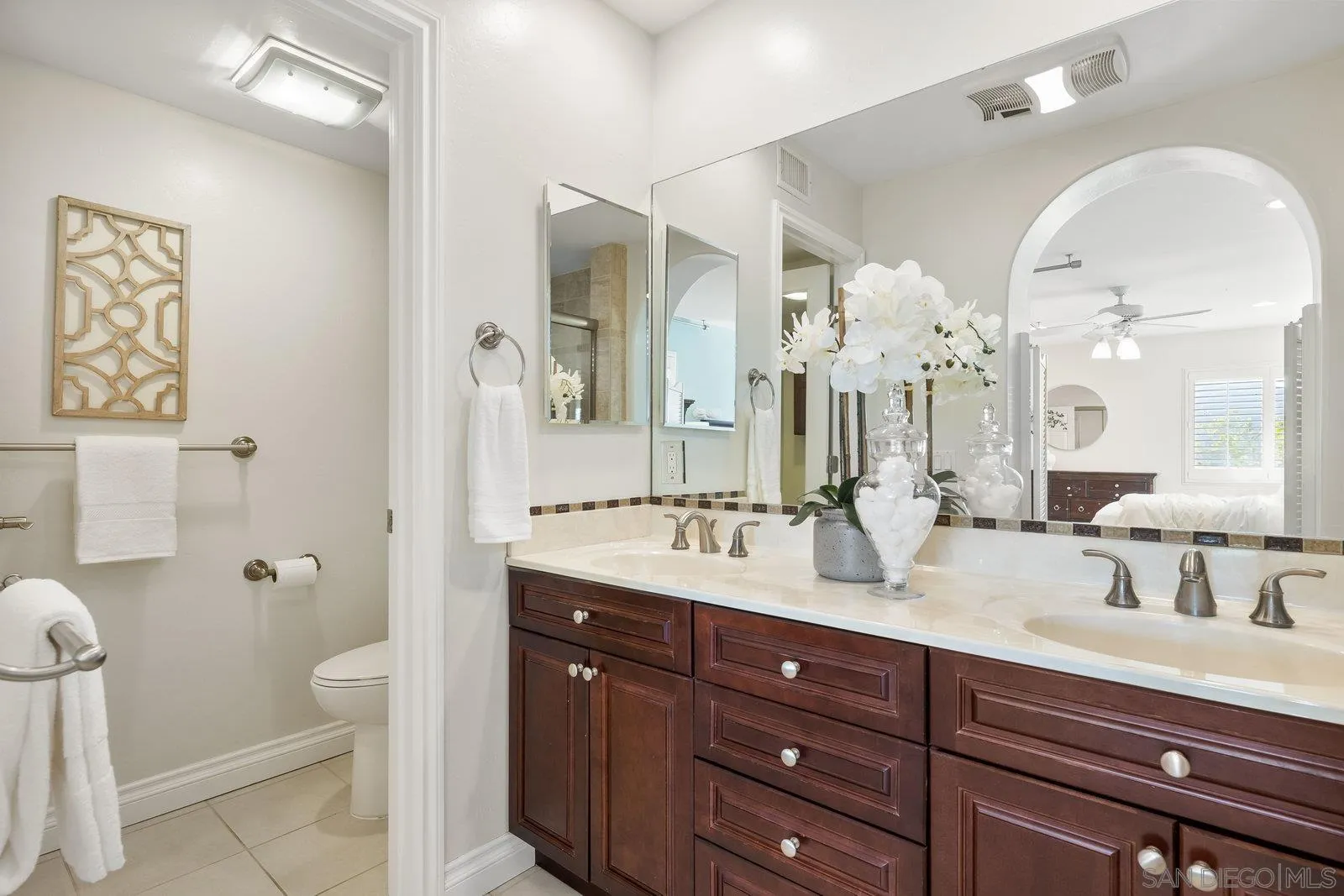 https://cdn.realtyfeed.com/cdn/127/250041091/e48d44c1ef6a1d218e1054288034ac93.webp