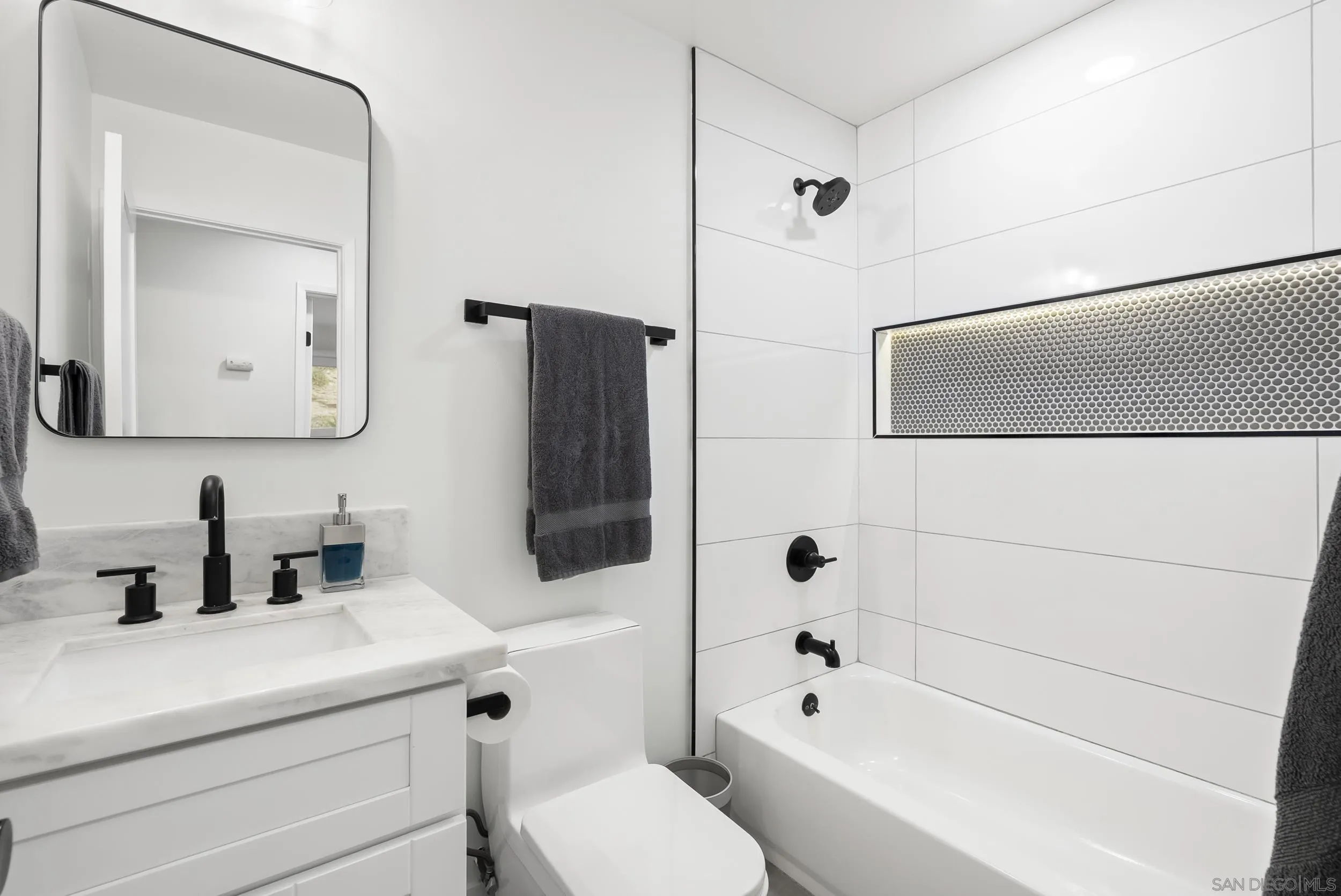 https://cdn.realtyfeed.com/cdn/127/250041095/762ff381dd86cf4bebda577f636ab163.webp