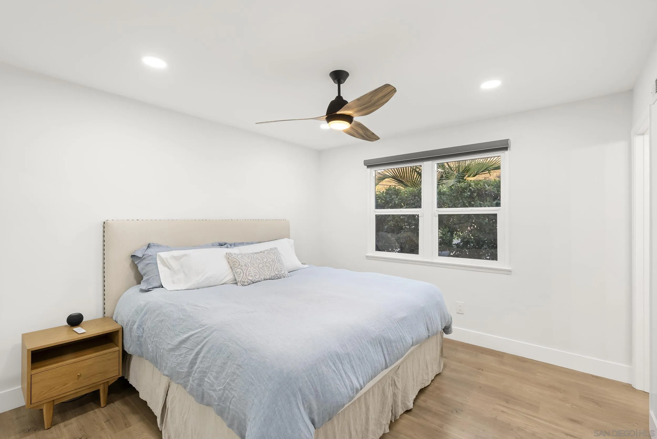 https://cdn.realtyfeed.com/cdn/127/250041095/ce050cc611554cdedc58b98c1b2861e7.webp