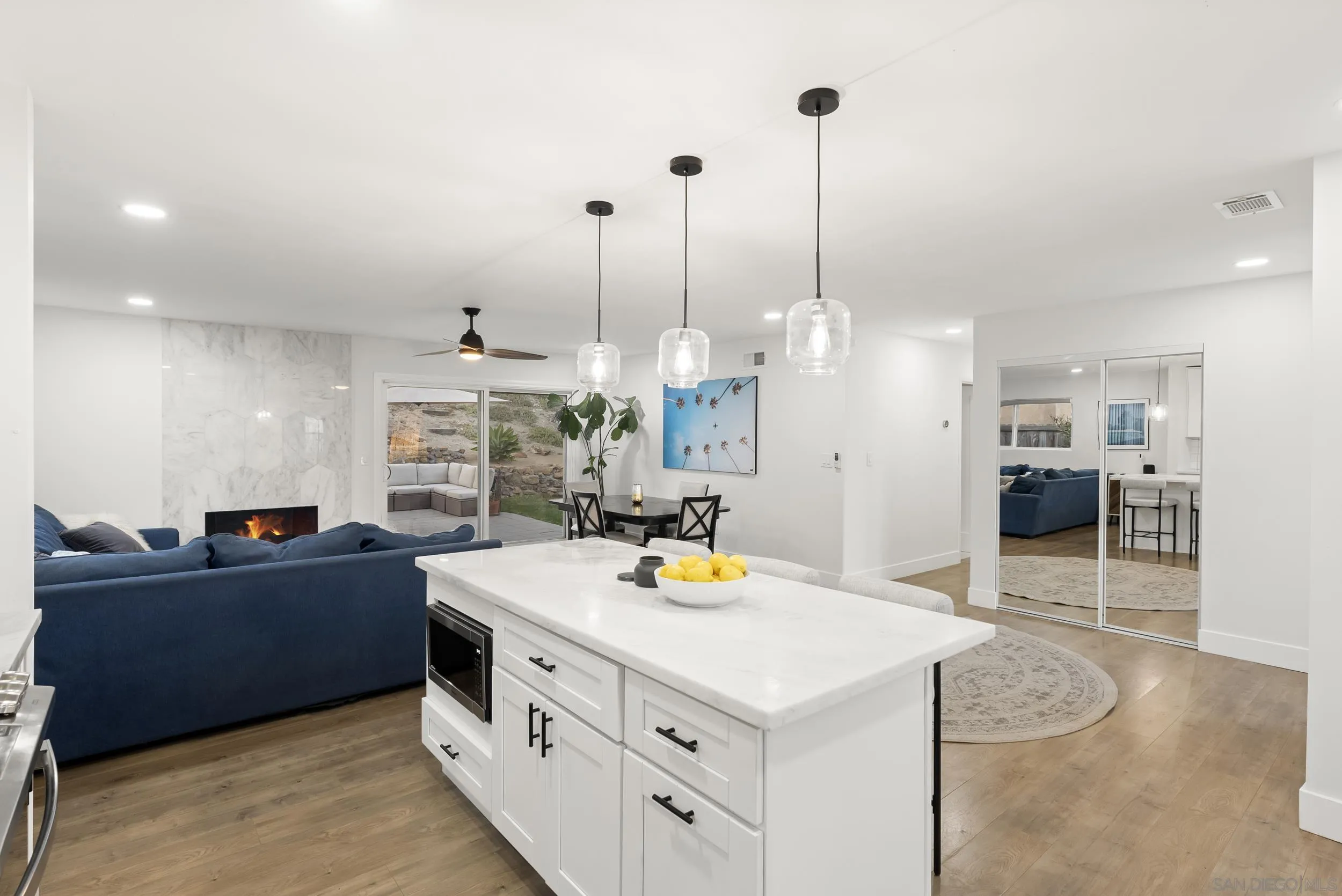 https://cdn.realtyfeed.com/cdn/127/250041095/e1c0cb2f576e3ac5447e8a5fd6bd9af8.webp