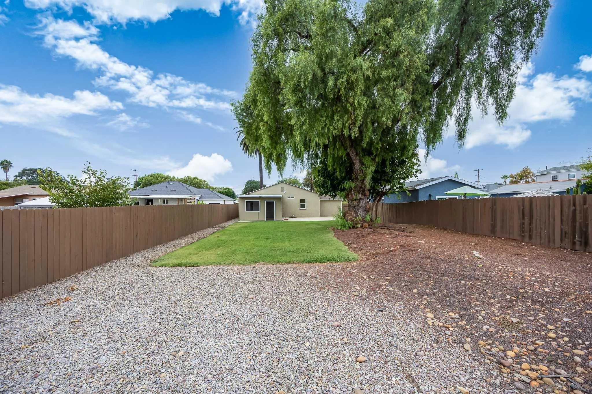 https://cdn.realtyfeed.com/cdn/127/250041101/c6693292611a098c6ad5c062dce79a7e.webp