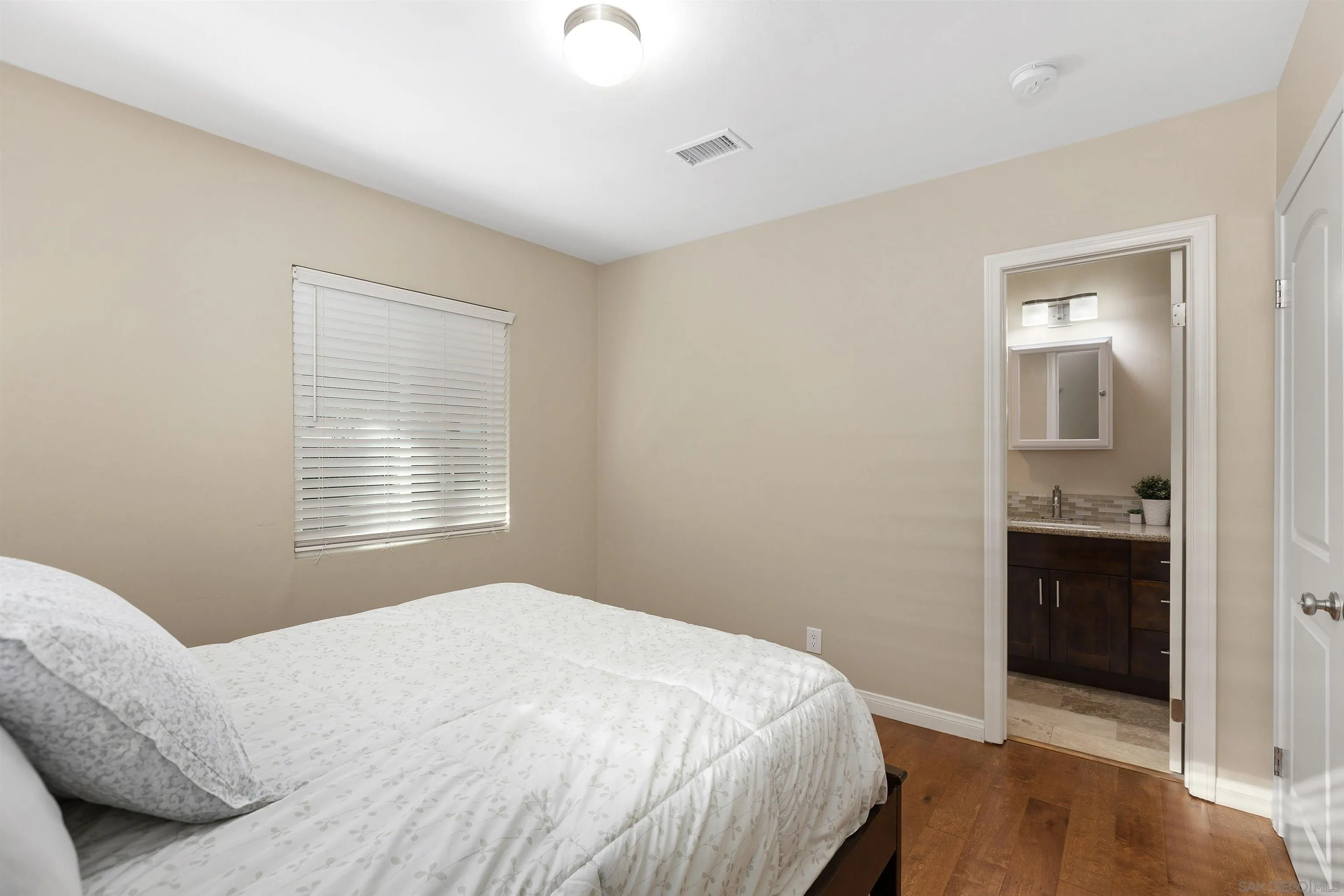 https://cdn.realtyfeed.com/cdn/127/250041104/a358b7c736ea6cbcce7d361c946988f3.webp