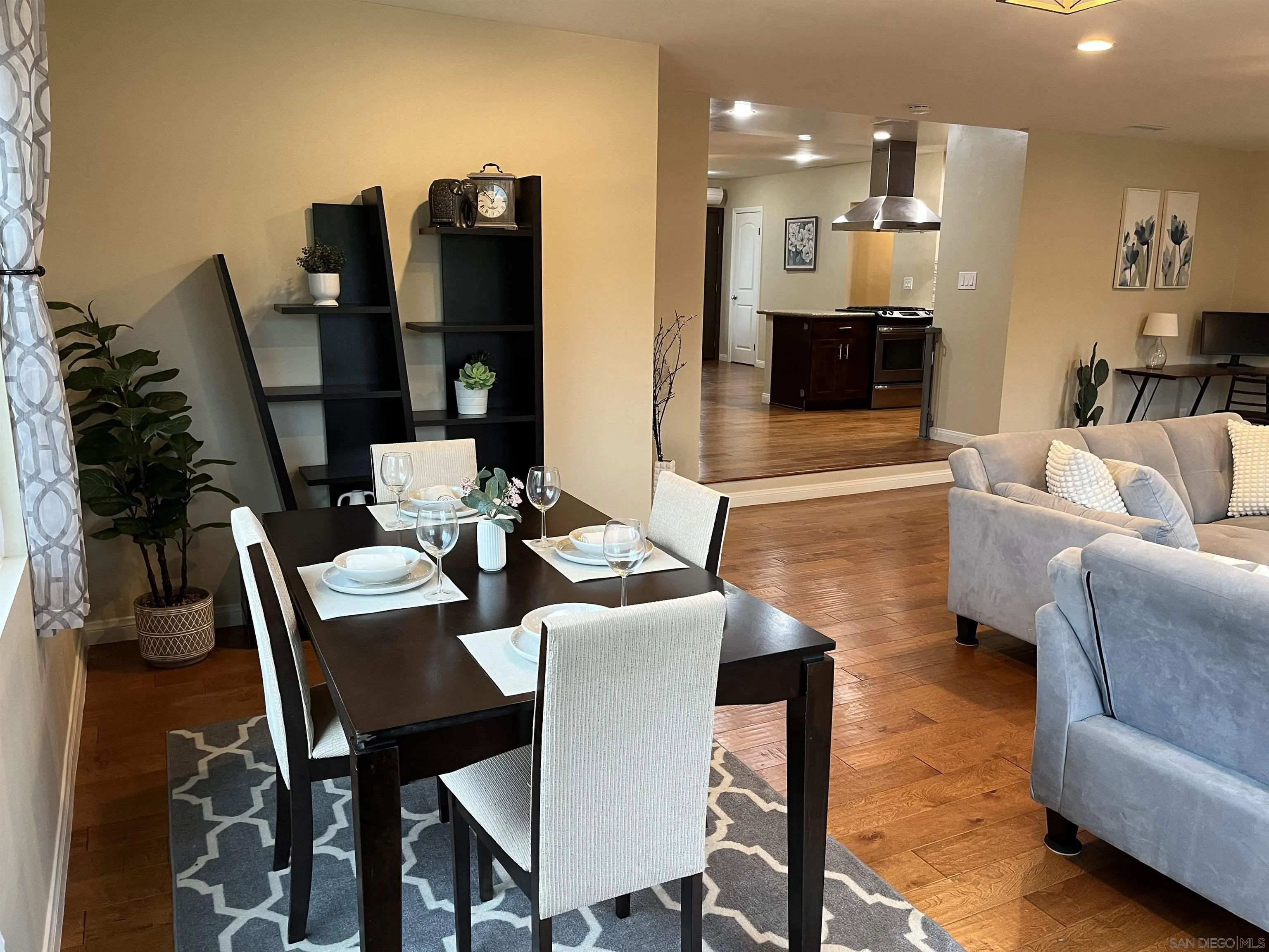 https://cdn.realtyfeed.com/cdn/127/250041104/c337f7490f1638e99bb17b089ea85458.webp