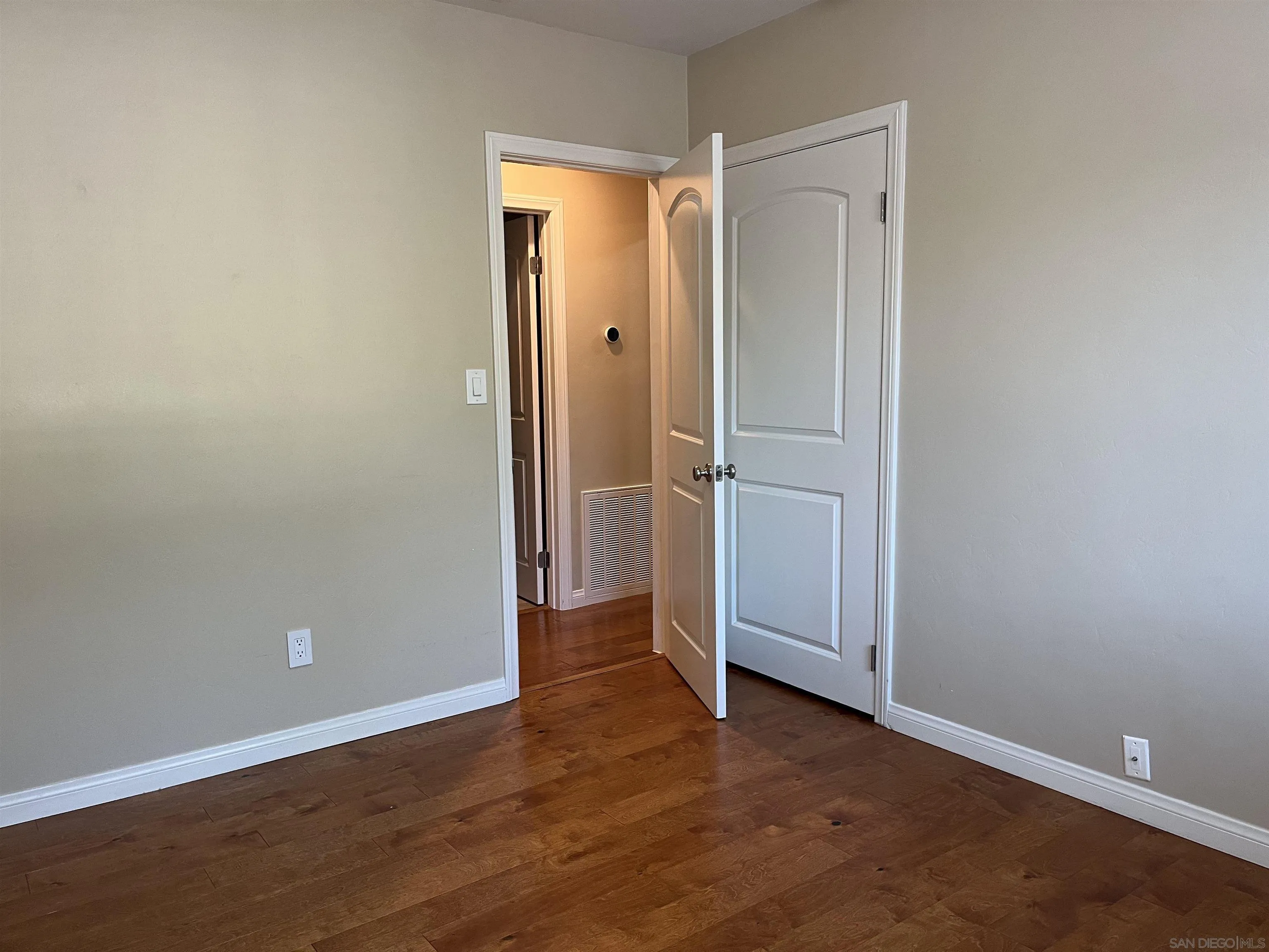 https://cdn.realtyfeed.com/cdn/127/250041104/d67619b8e6800540b4ade96b808e5ad4.webp