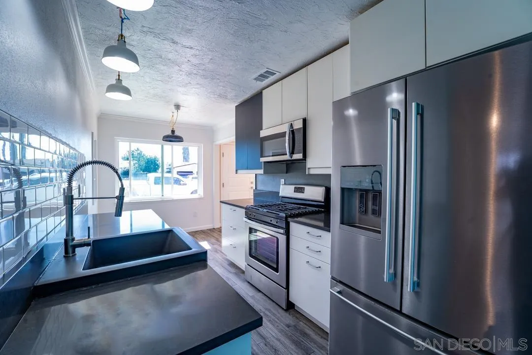 https://cdn.realtyfeed.com/cdn/127/250041111/d24dff79e5d3d0134a8a1e18924764ee.webp