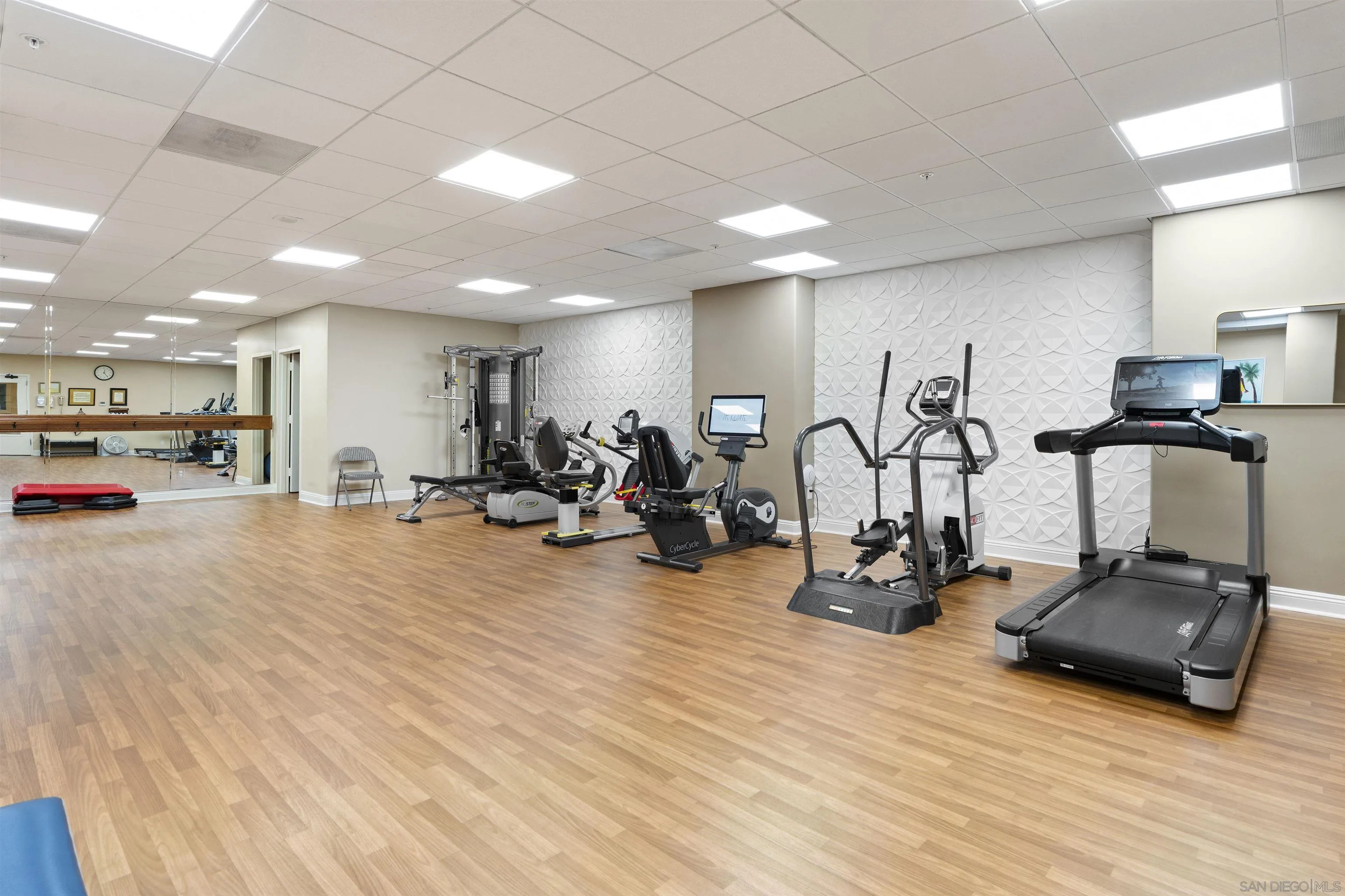 https://cdn.realtyfeed.com/cdn/127/250041116/c0e85baec3ff1aa6a74e70756fb611ce.webp