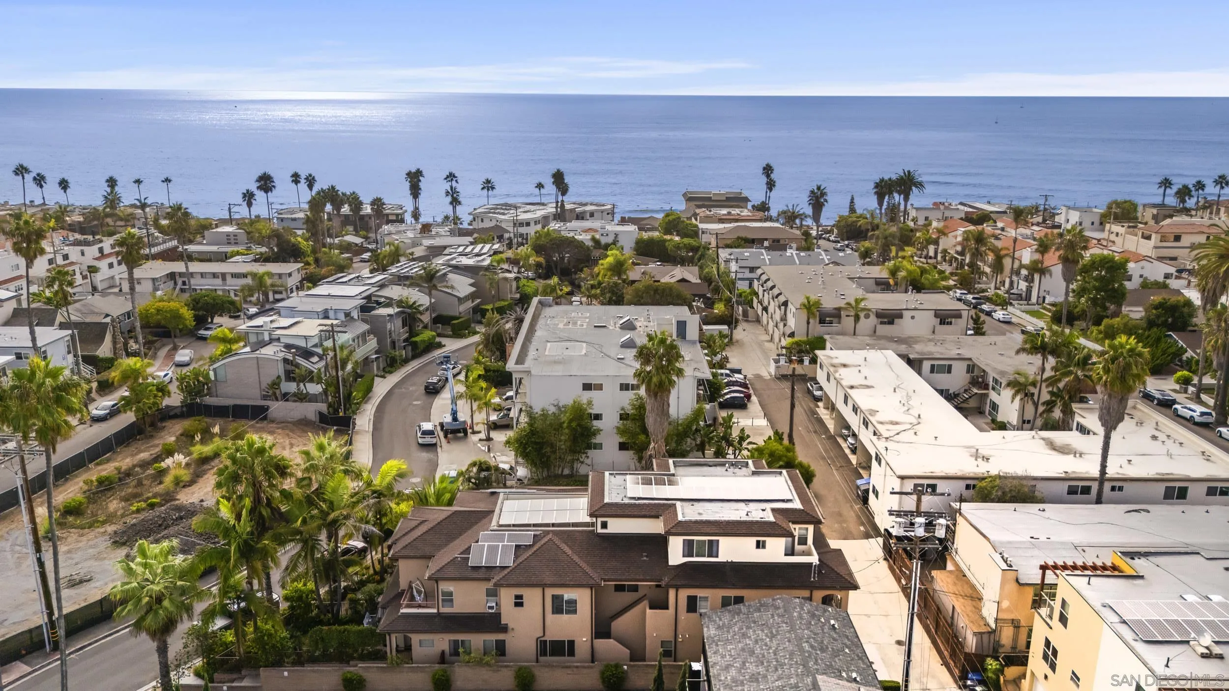 https://cdn.realtyfeed.com/cdn/127/250041118/88d92b1afb963ab92f4c6441b1c4f592.webp