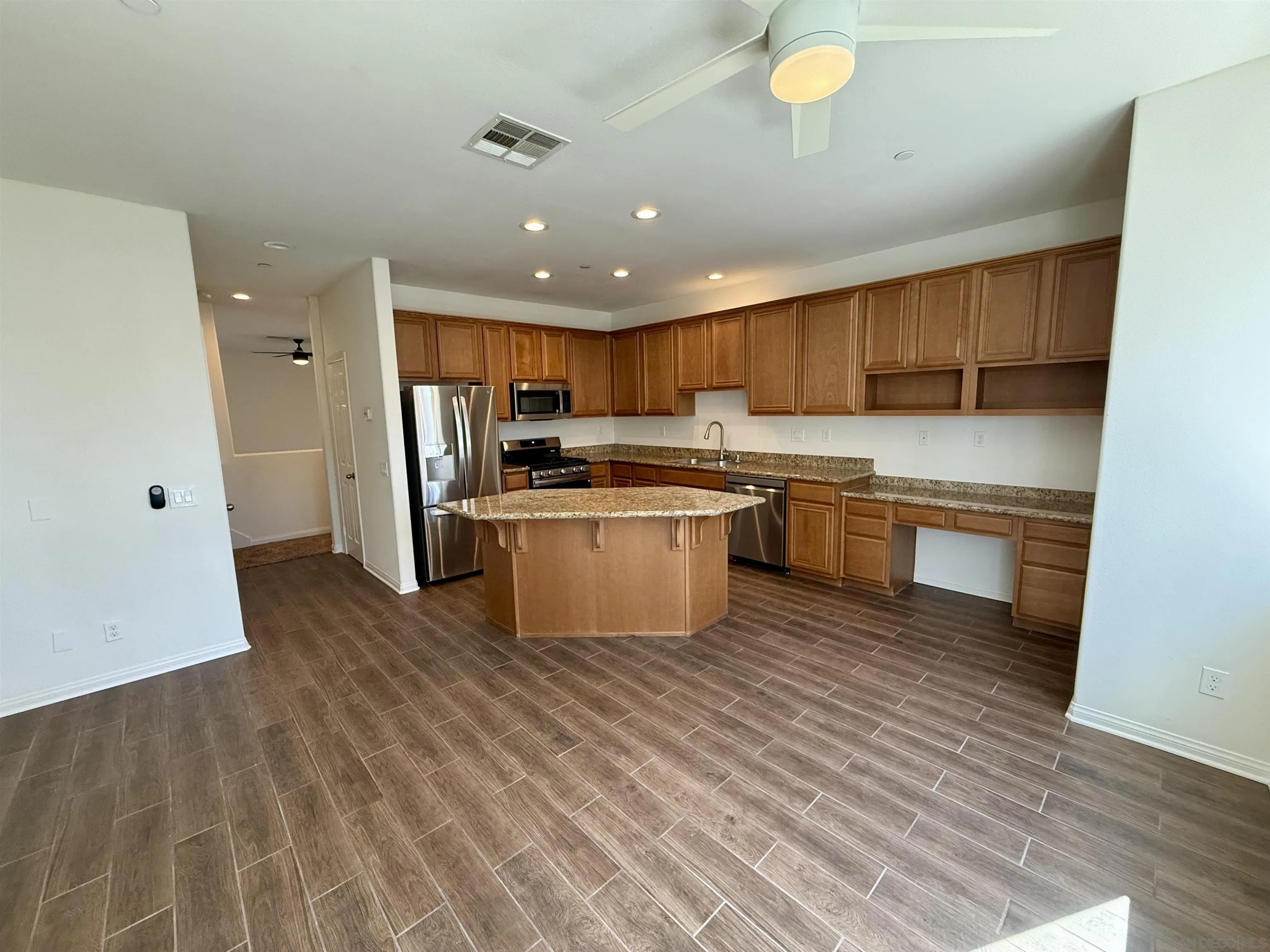 https://cdn.realtyfeed.com/cdn/127/250041121/64d72737b4cc28921182b352d7ce93b3.webp
