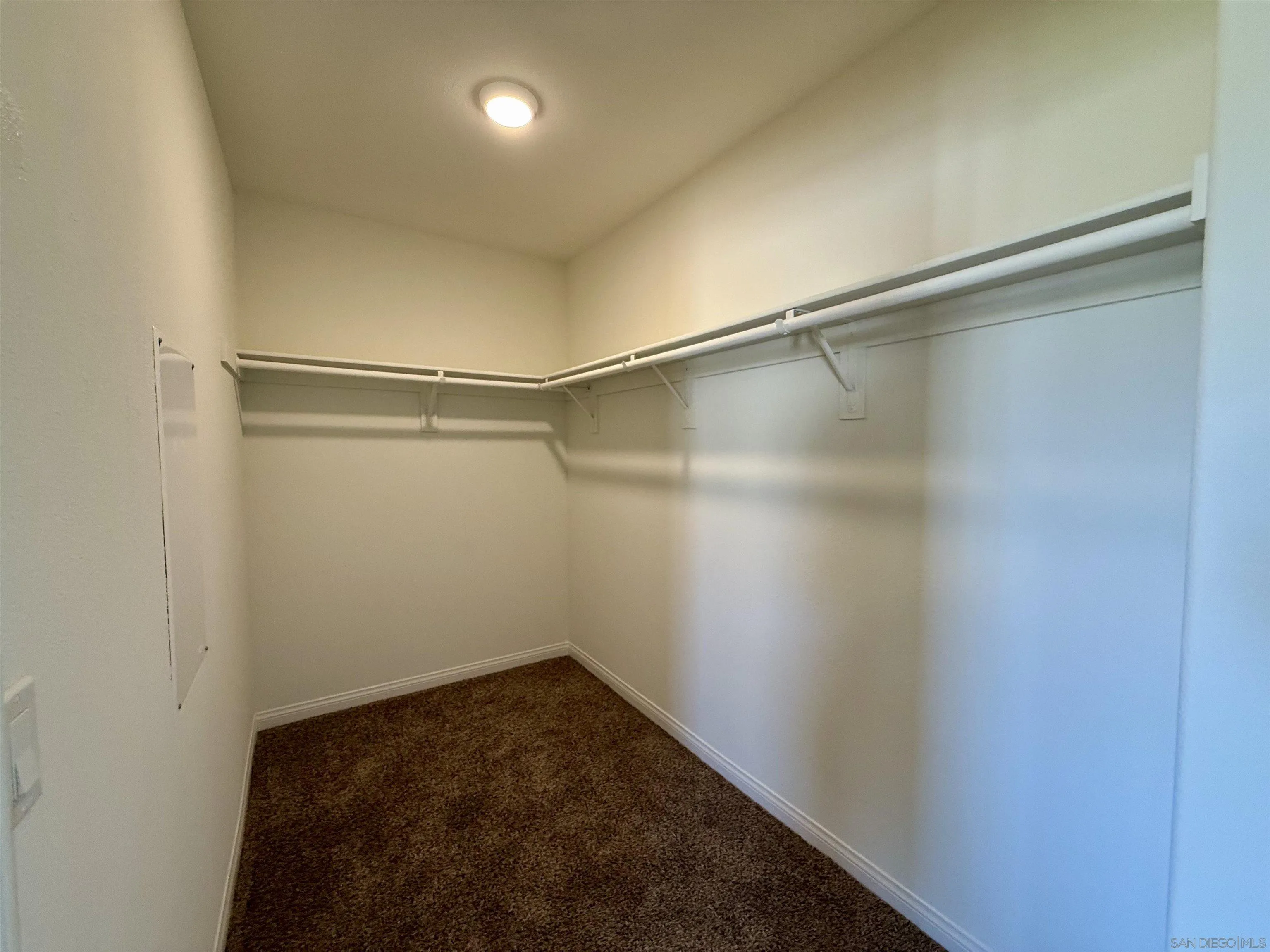 https://cdn.realtyfeed.com/cdn/127/250041121/9325158bb5f73a3e9fafdb6a37acb80b.webp