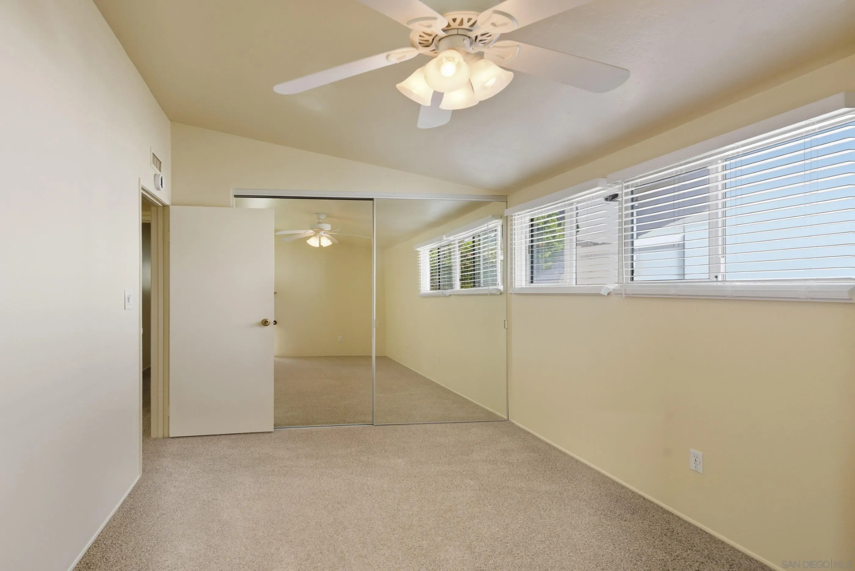 https://cdn.realtyfeed.com/cdn/127/250041122/3cfa917db49fce79f1e5562d8c00fb02.webp