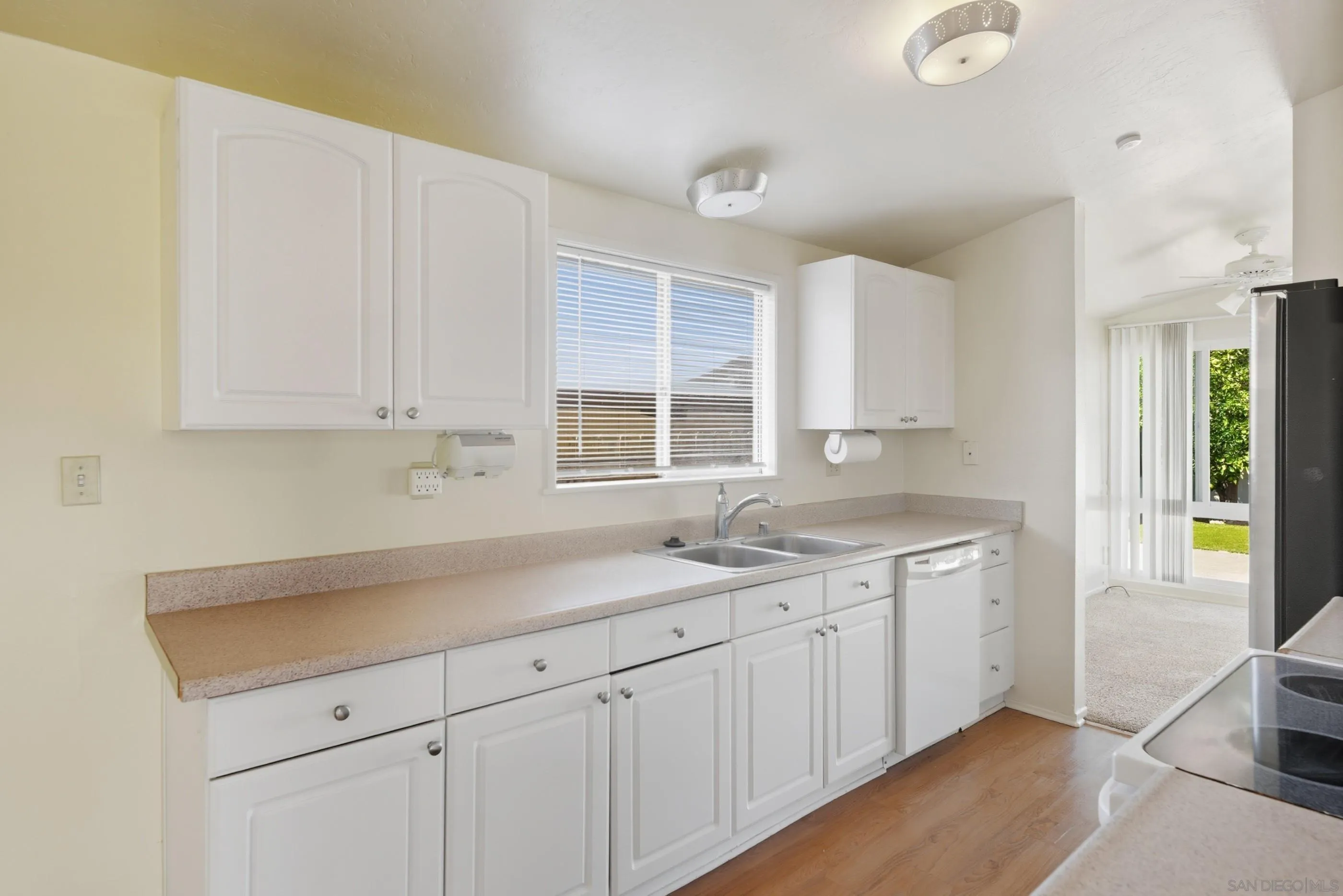https://cdn.realtyfeed.com/cdn/127/250041122/6af2f8655fa333973a5c6a79557e40e4.webp