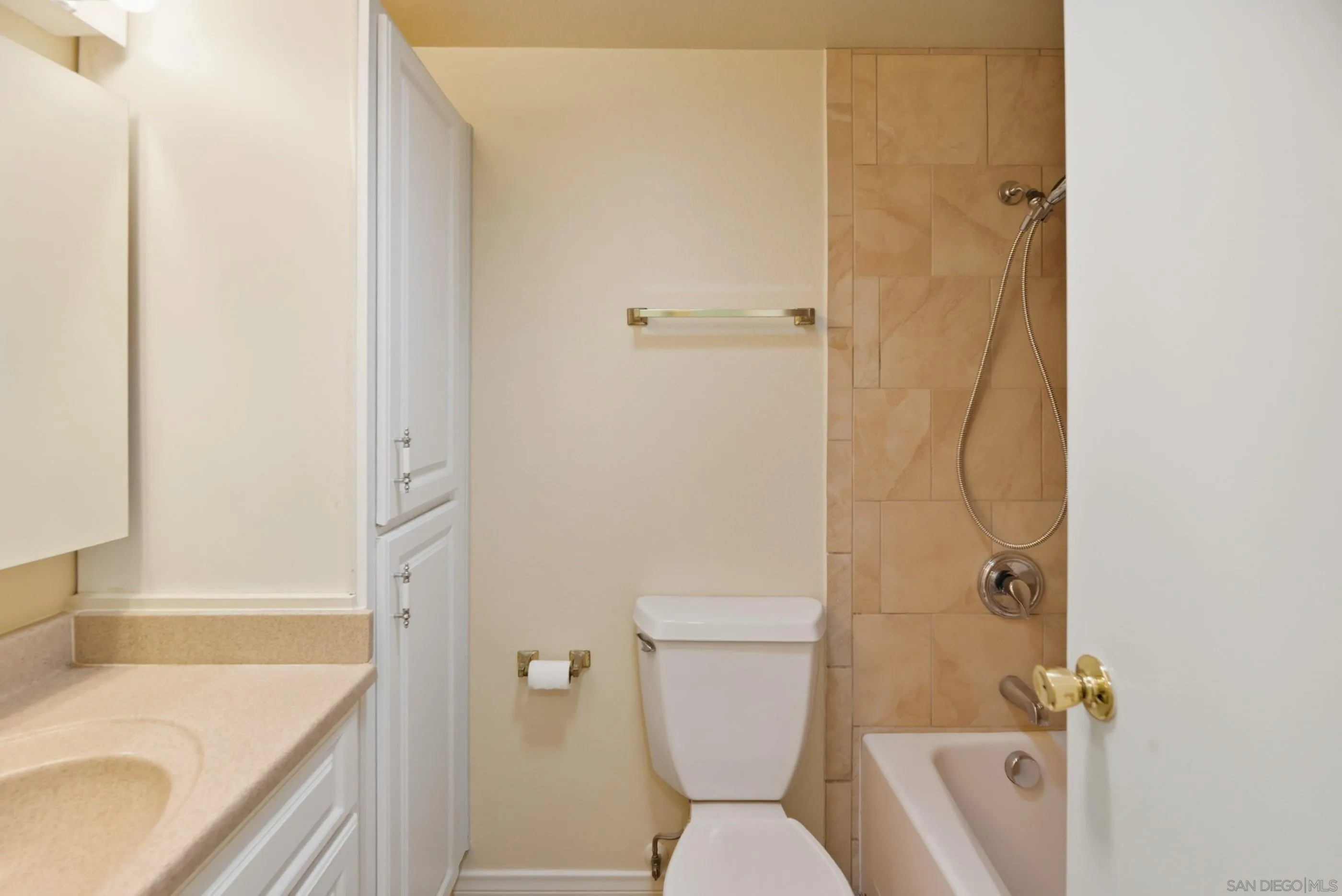 https://cdn.realtyfeed.com/cdn/127/250041122/9add3ccfc00b480d28f5083a51e4144a.webp