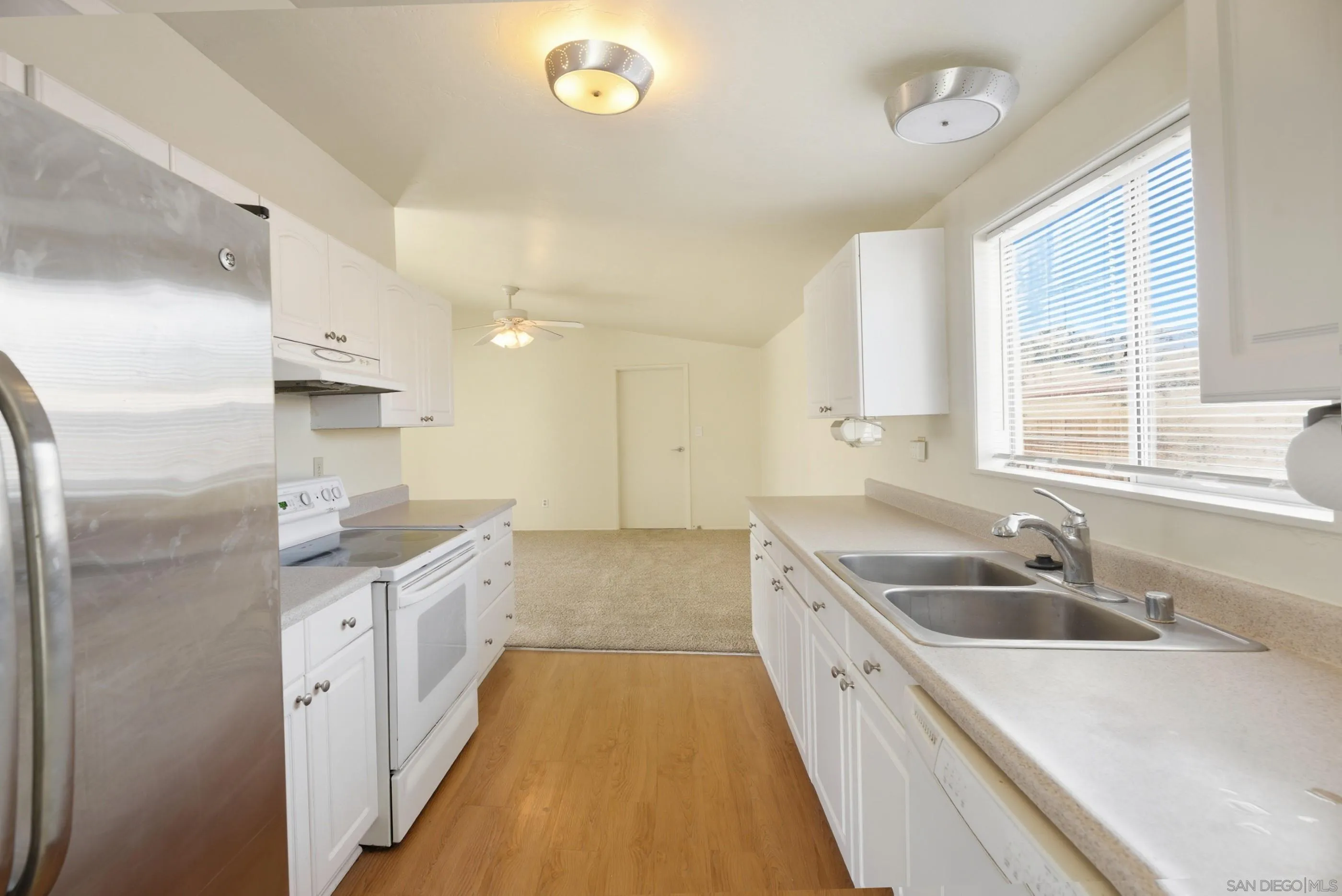 https://cdn.realtyfeed.com/cdn/127/250041122/b345bd08d4c319da7504f8c8dd601b6d.webp