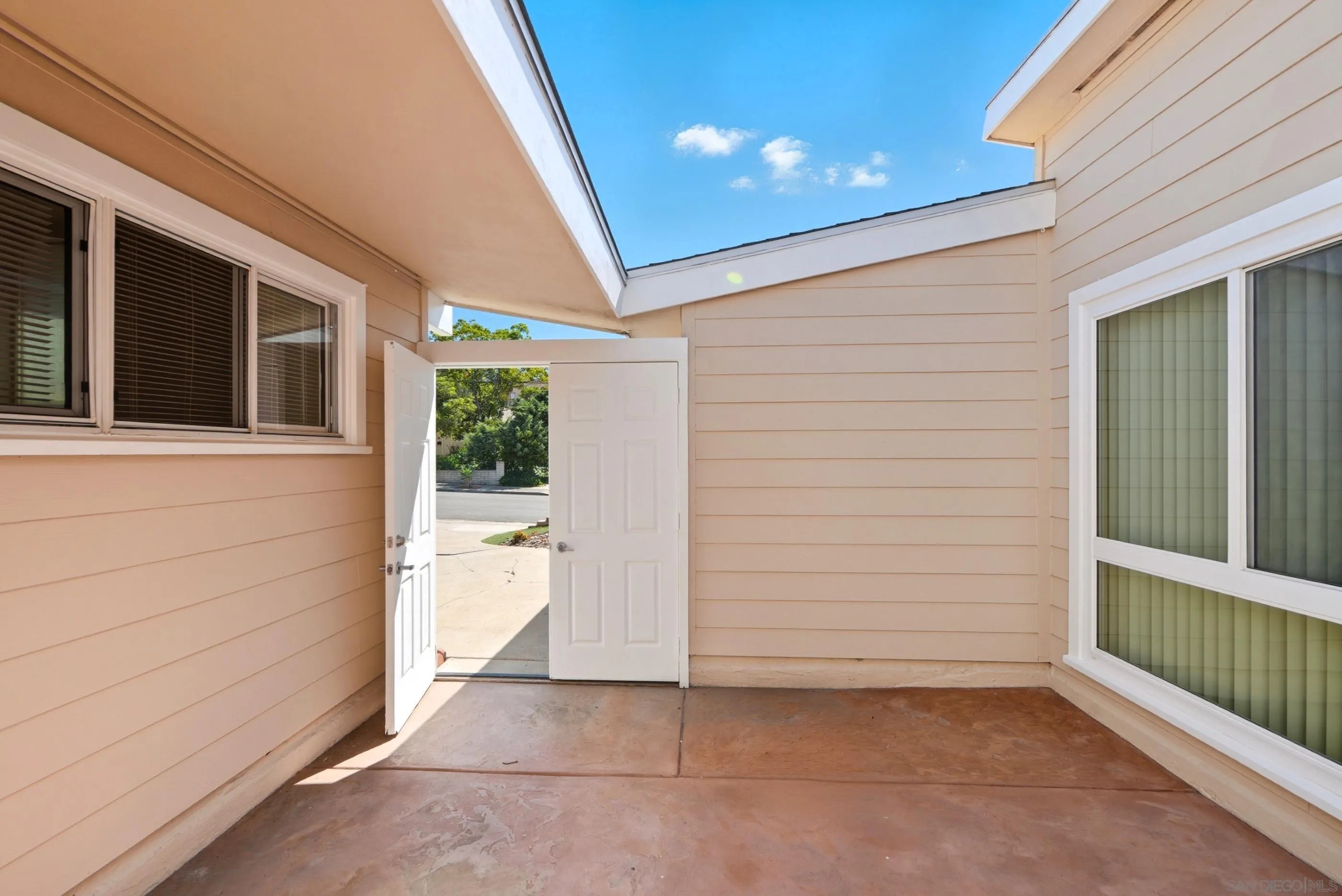 https://cdn.realtyfeed.com/cdn/127/250041122/c4aa79f31ffc0f0af85255ebc8698065.webp