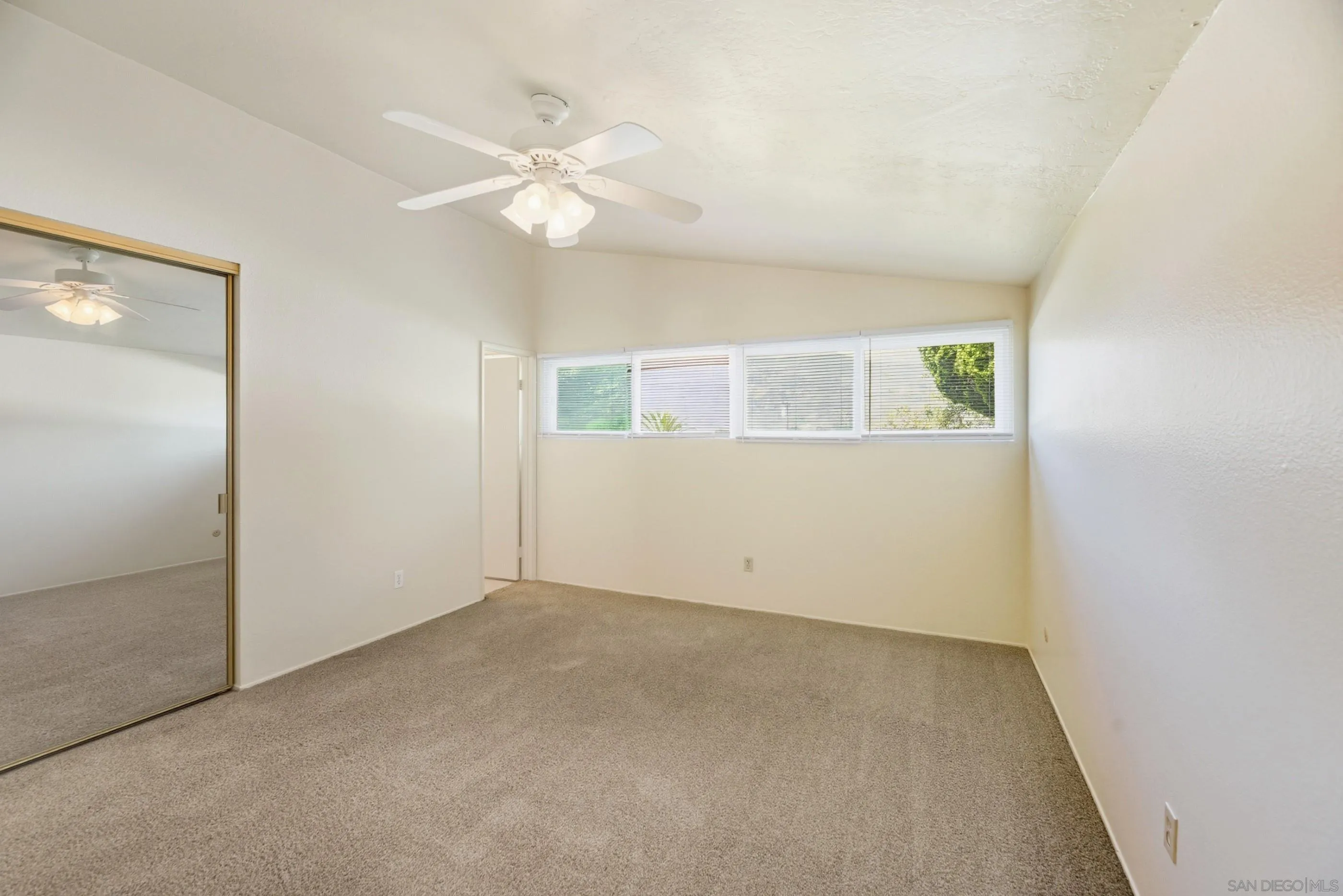 https://cdn.realtyfeed.com/cdn/127/250041122/d2245caab9626c6f4ae490b24d4043d6.webp