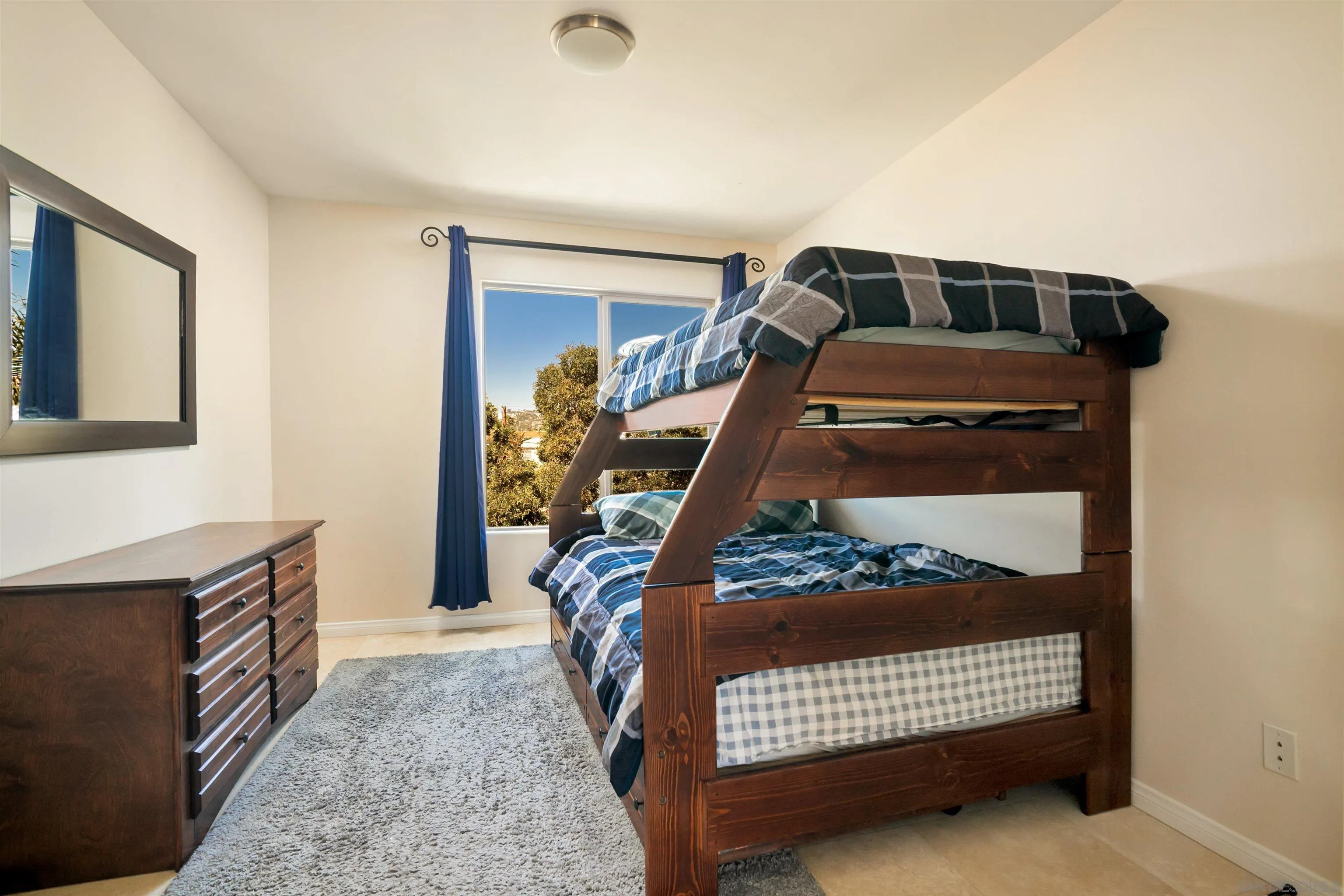 https://cdn.realtyfeed.com/cdn/127/250041127/806cdd4484fb6dc15c6694ee36c03ce6.webp