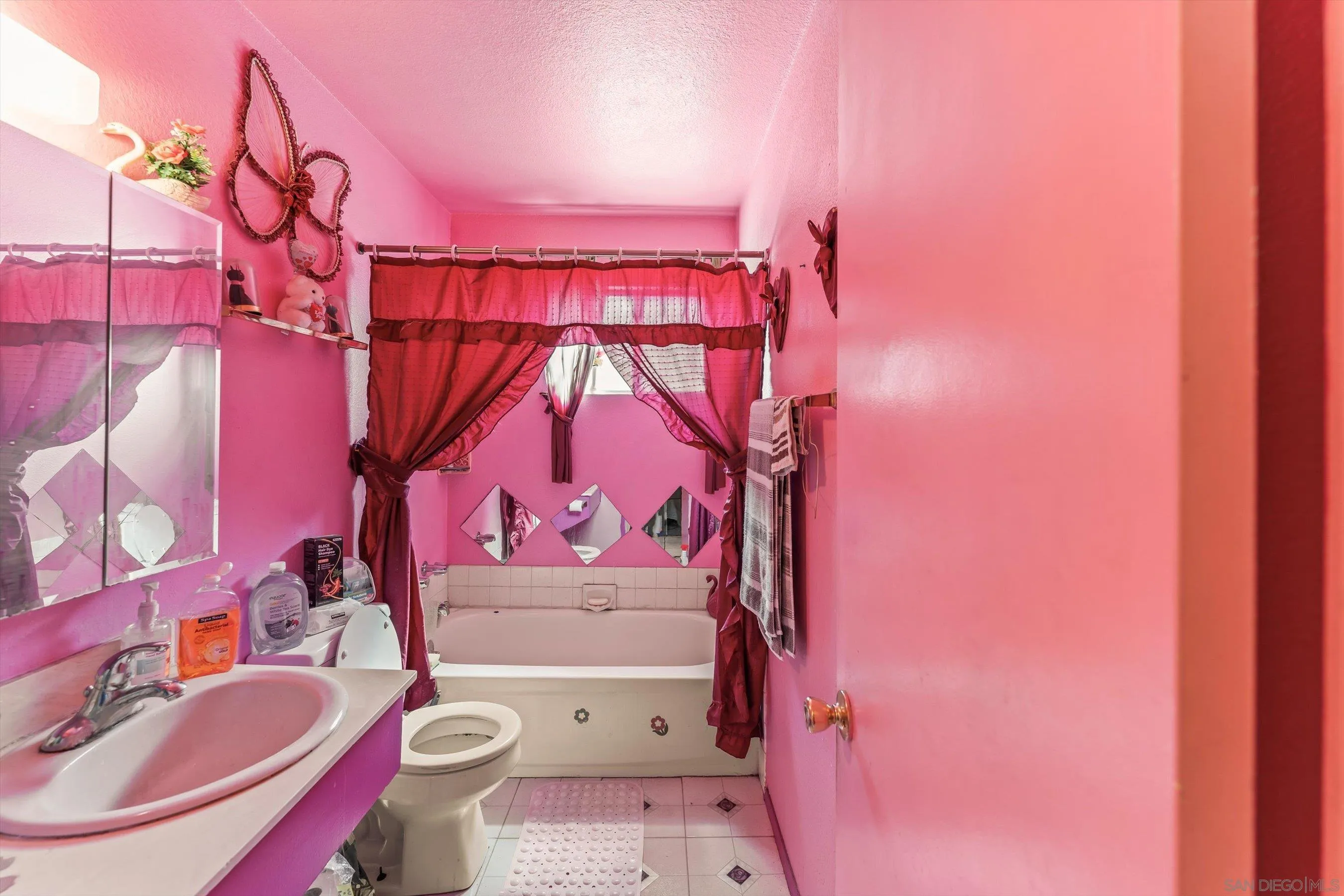 https://cdn.realtyfeed.com/cdn/127/250041128/a97e228a1417d48347e76574c91a3bd4.webp