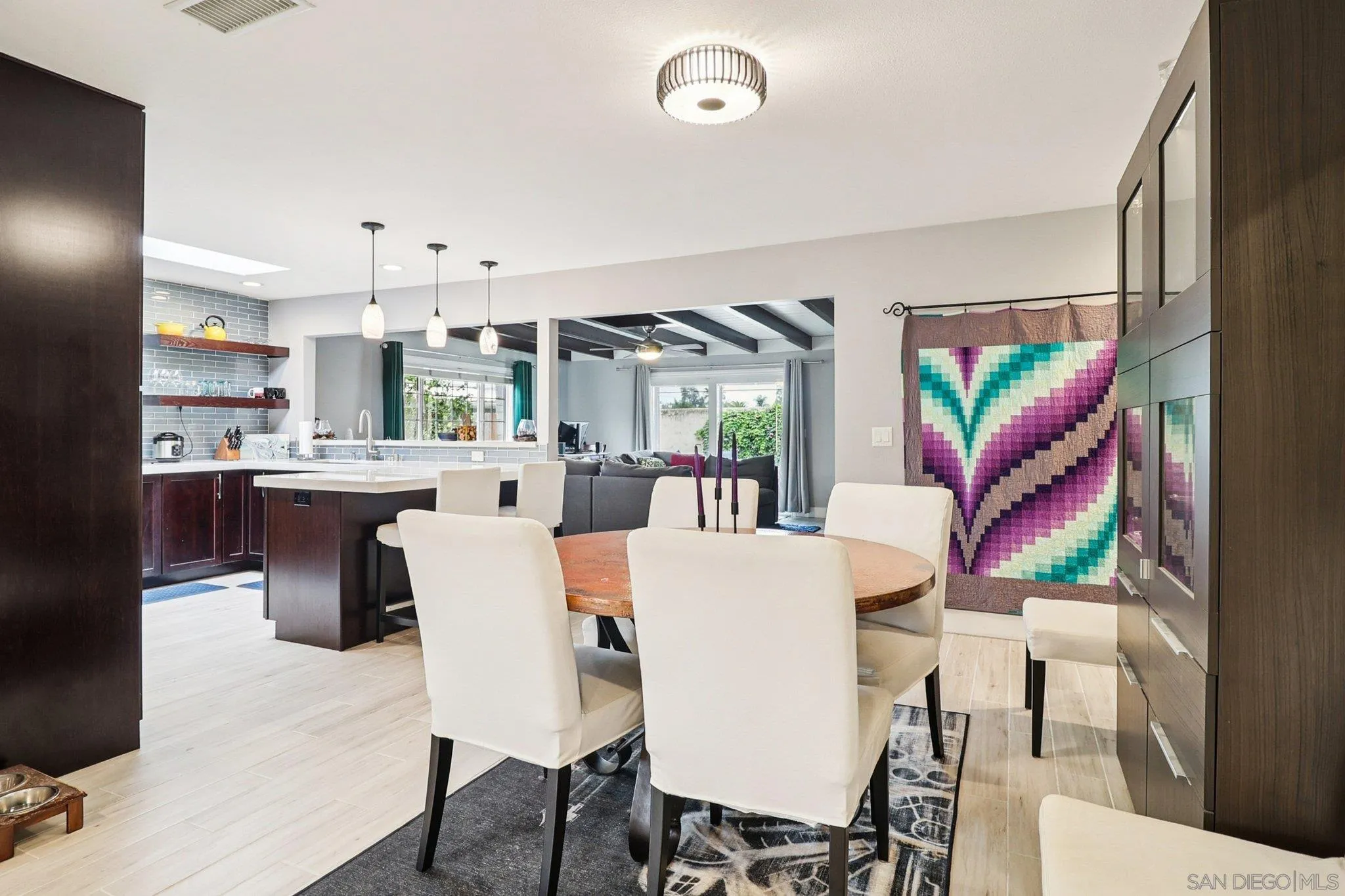 https://cdn.realtyfeed.com/cdn/127/250041129/8d9f52f878020607eb55f3de2dadc0d4.webp