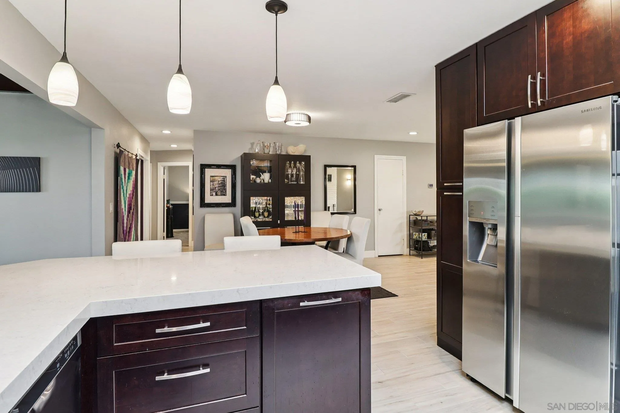 https://cdn.realtyfeed.com/cdn/127/250041129/ddb3967f4142729a5ab09fbb3787adad.webp