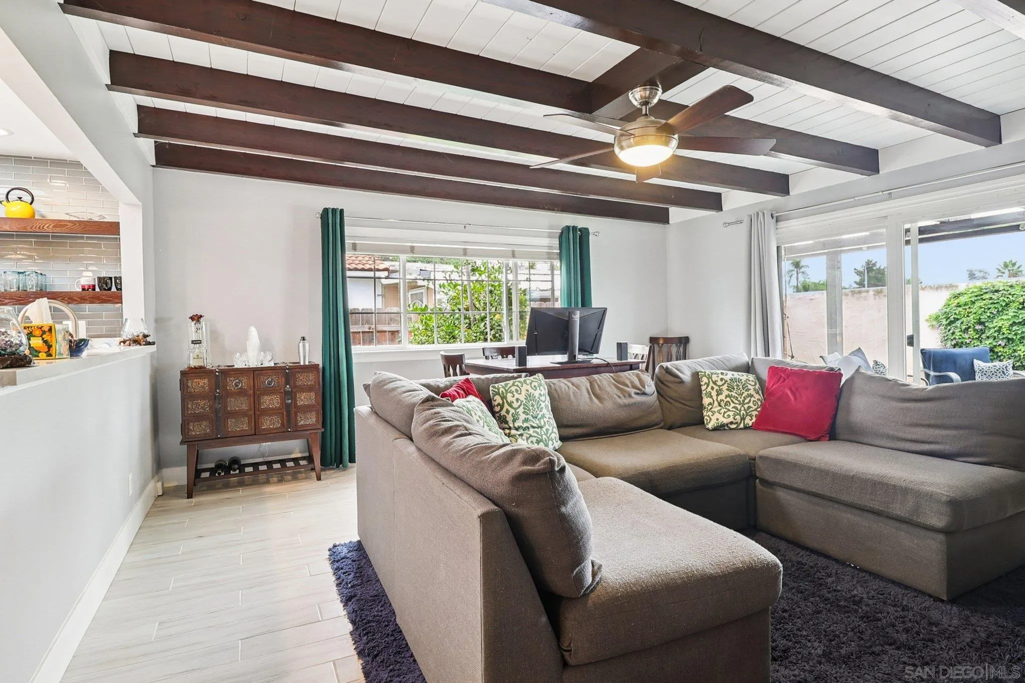 https://cdn.realtyfeed.com/cdn/127/250041129/fecdc24641ff80a56985132e64fda569.webp